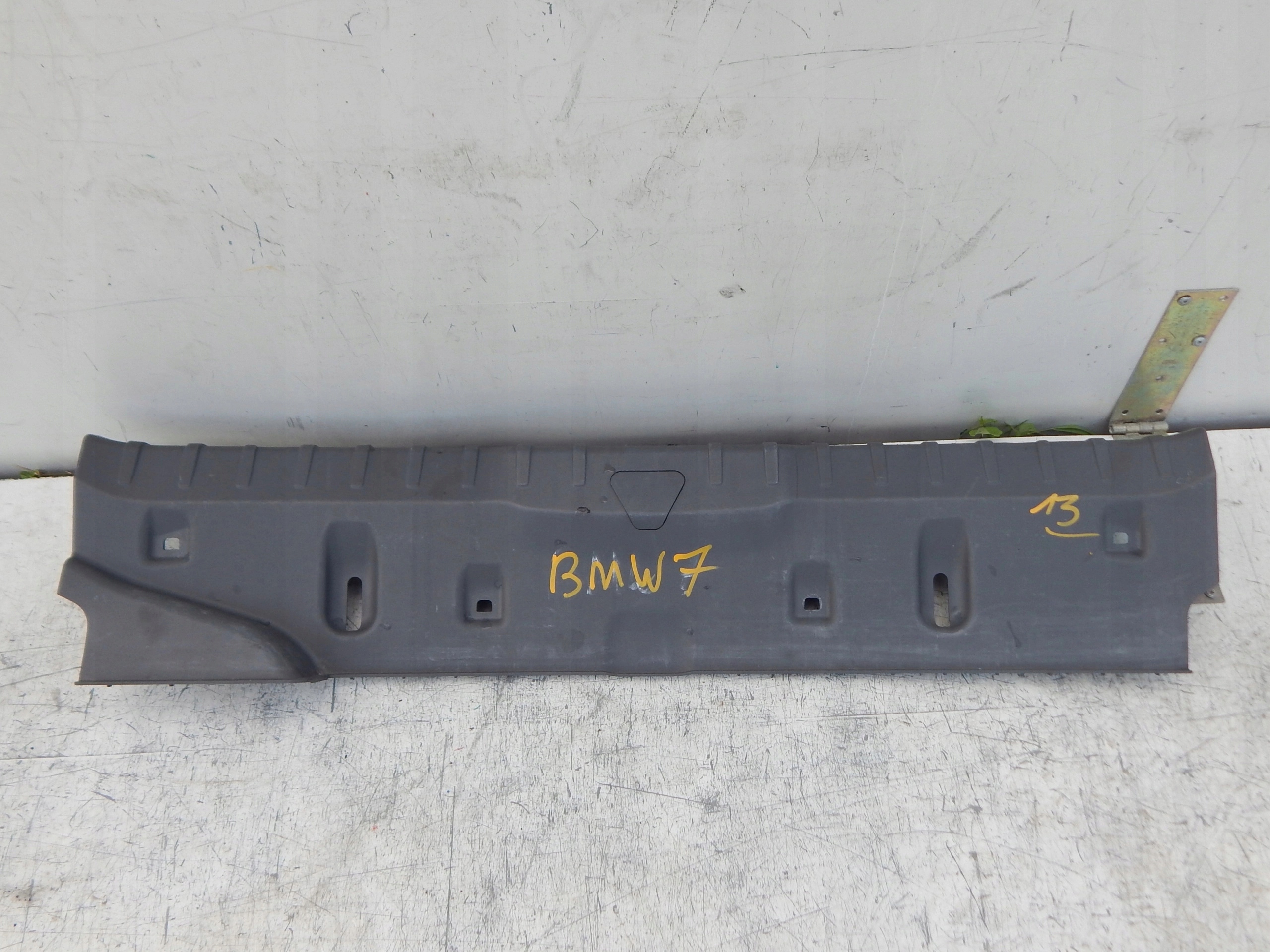 BMW 7 F01 F02 KRYT ZADNÉHO ČELA