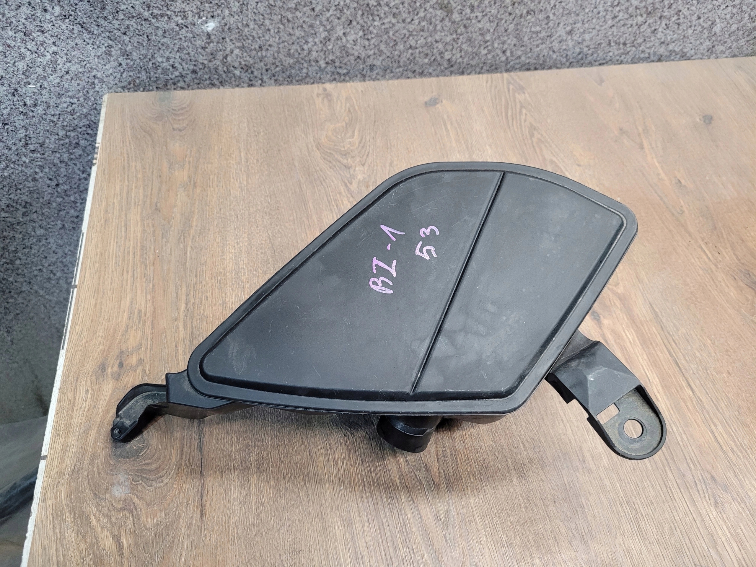 BMW G30 G31 2.0D REZONATOR VZDUCHU 8591849