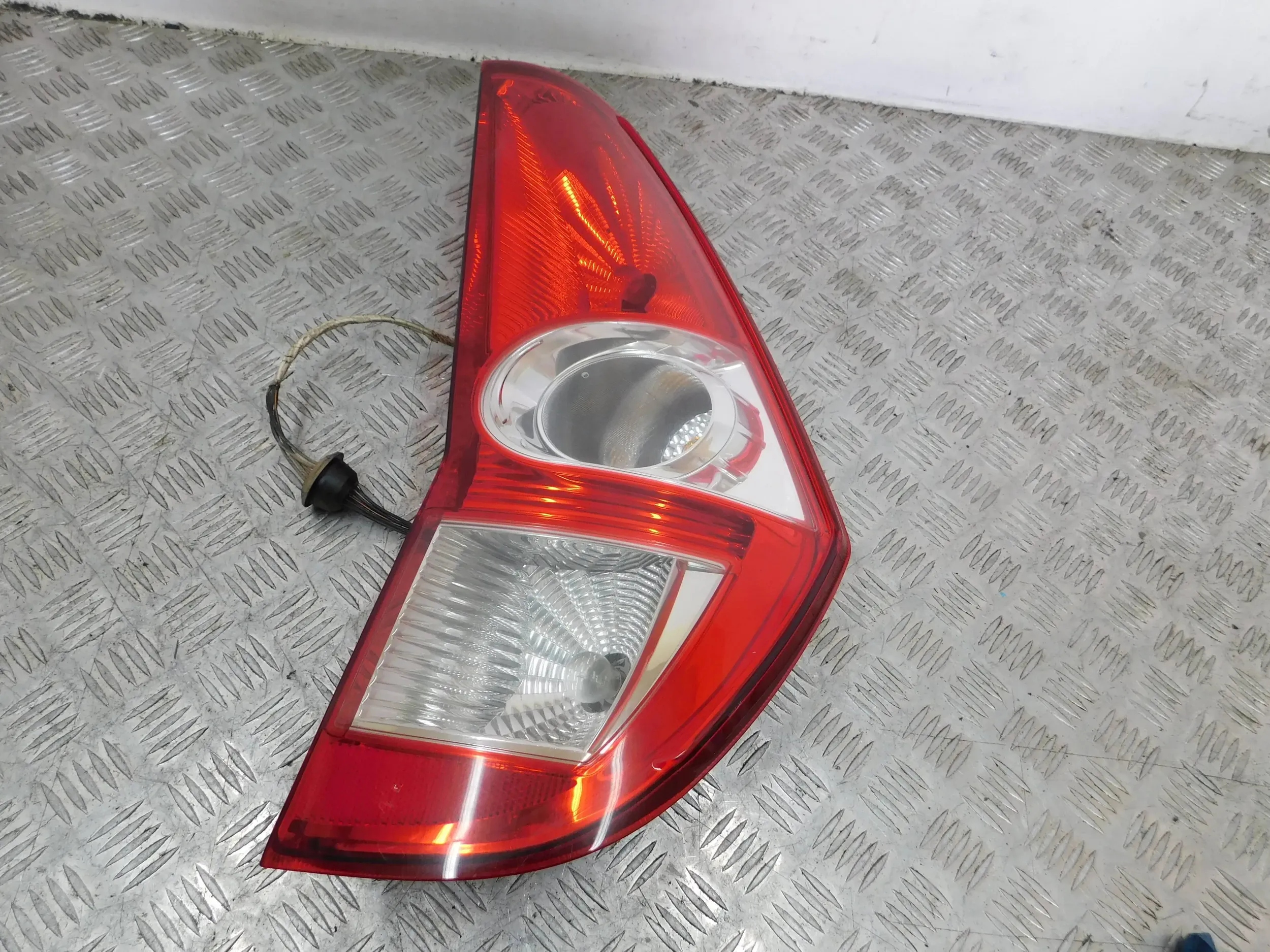 PRAVÉ ZADNÉ SVETLO SUZUKI SPLASH