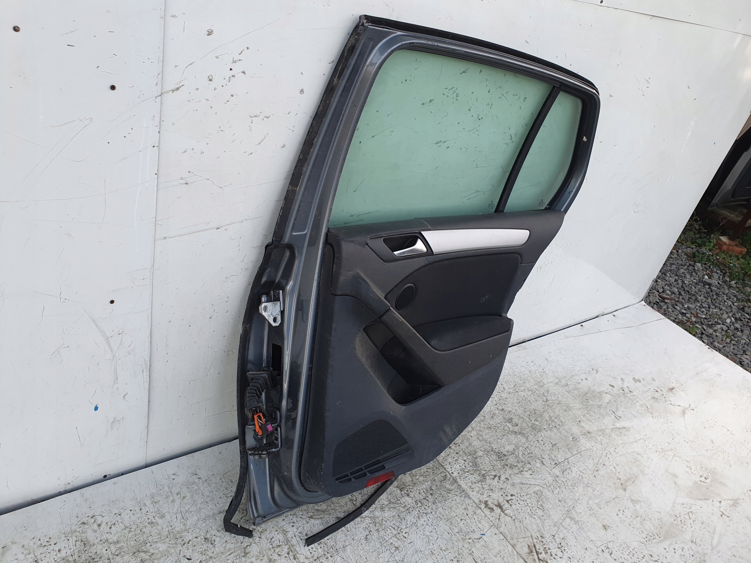 VW GOLF VI 6 HB PRAVE ZADNE DVERE