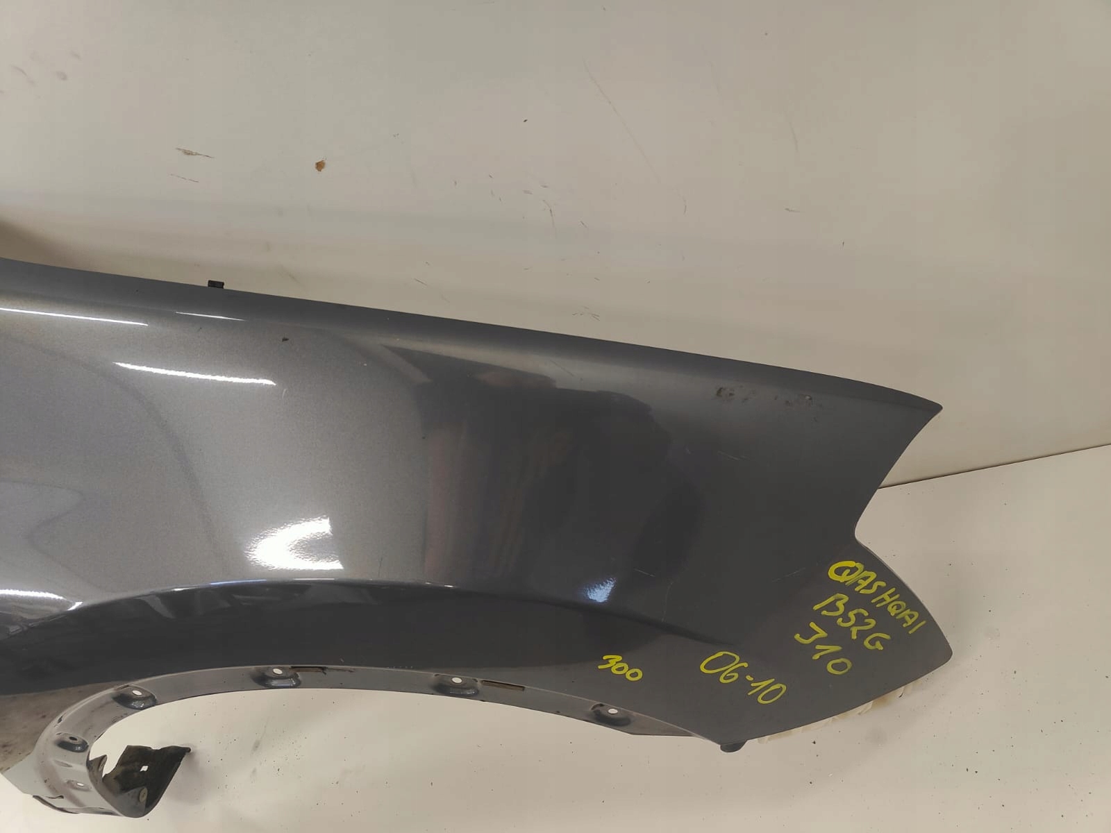 Nissan QASHQAI j10 06-10 PRAVY PREDNY BLATNIK kol: b52g