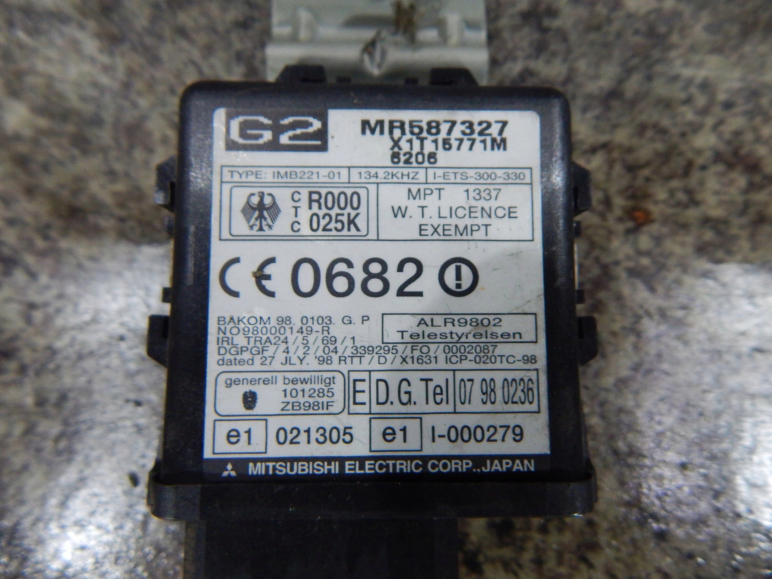 MITSUBISHI PAJERO SPORT RIADIACA JEDNOTKA ALARMU MR587327