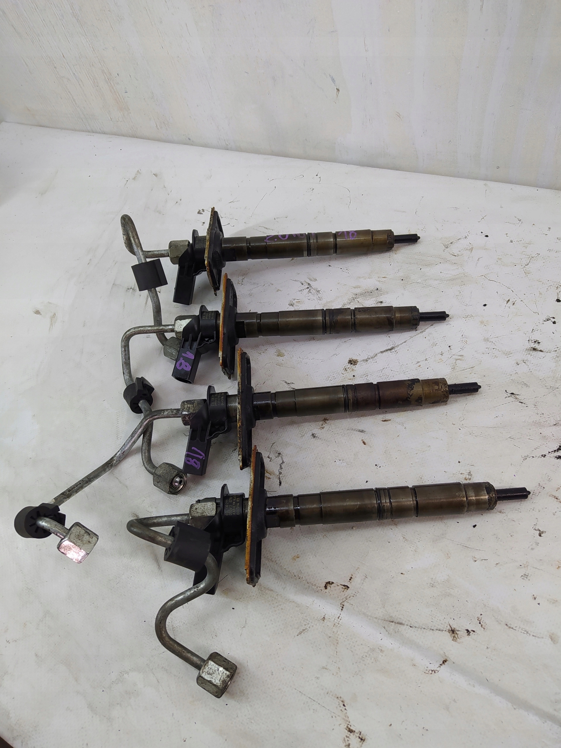 VW PASSAT B6 2.0 TDI CBD VSTREKOVACIA TRYSKA 03L130277