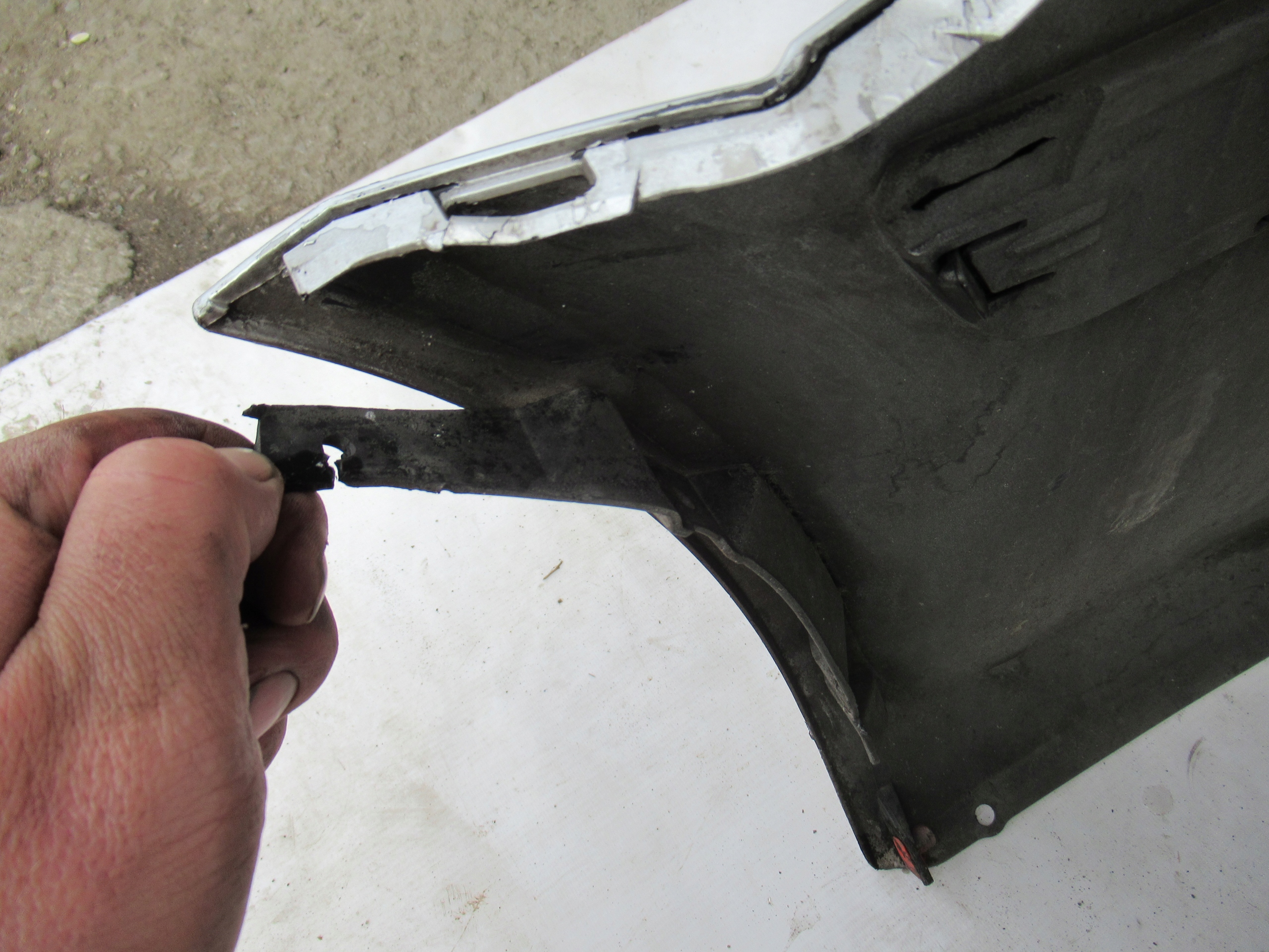 ZADNÝ NÁRAZNÍK OPEL ASTRA H 3 III KOMBI