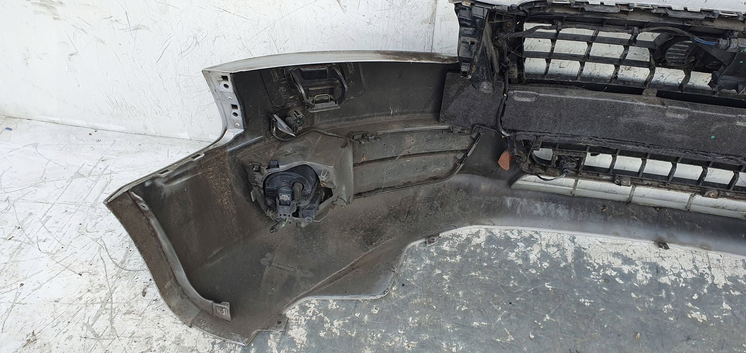 Audi A5 8T XENON PDC PREDNÝ NÁRAZNÍK