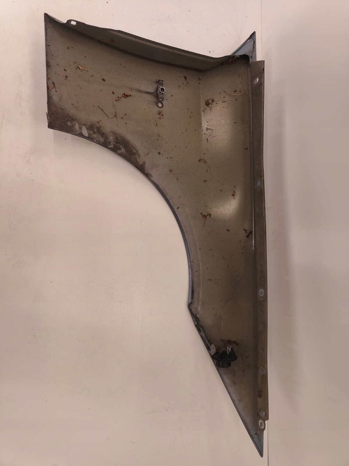 BMW 3 seria 05-12 ĽAVÝ PREDNÝ BLATNÍK