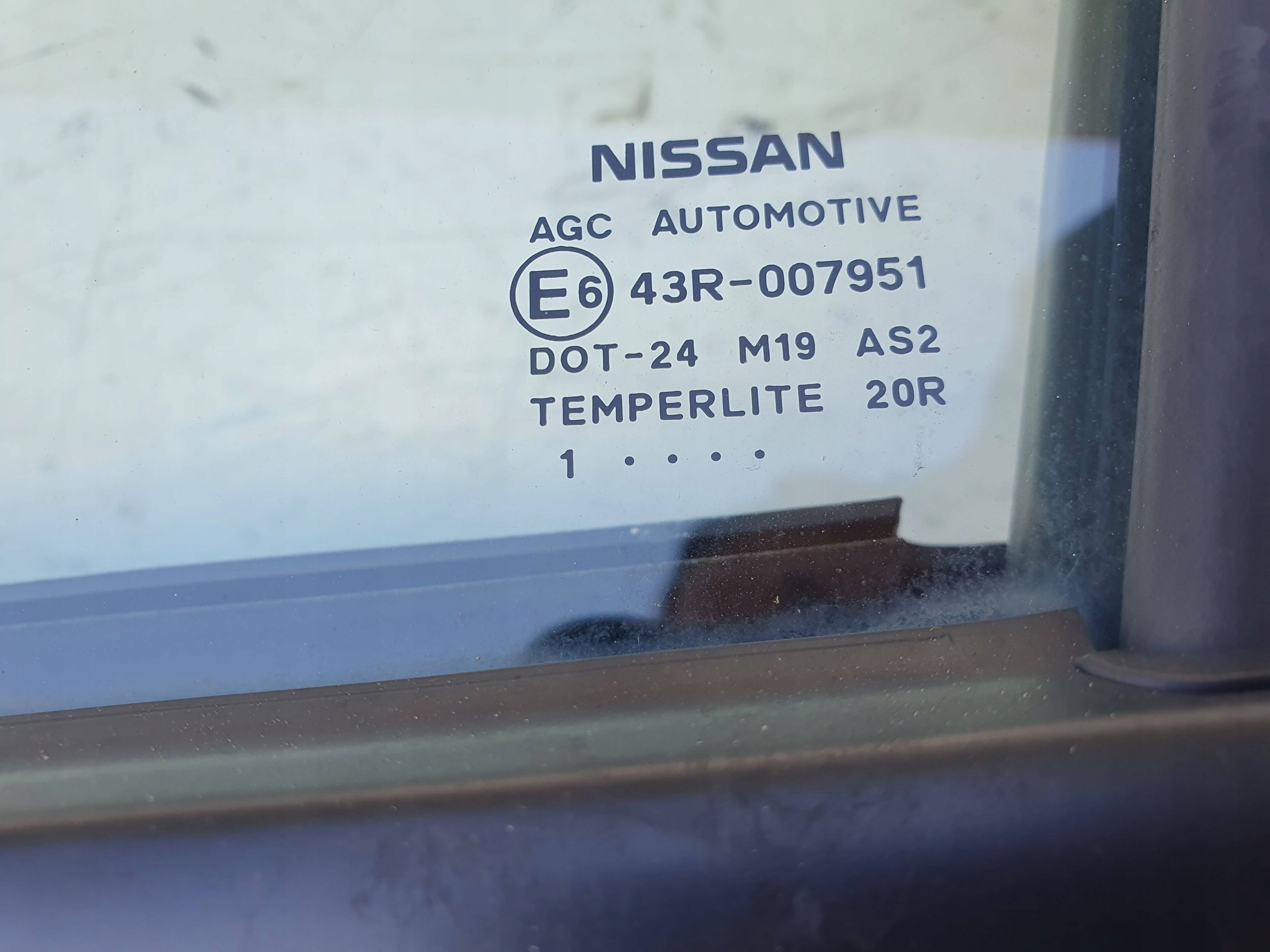 Nissan Juke I F15 LAVE PREDNE DVERE