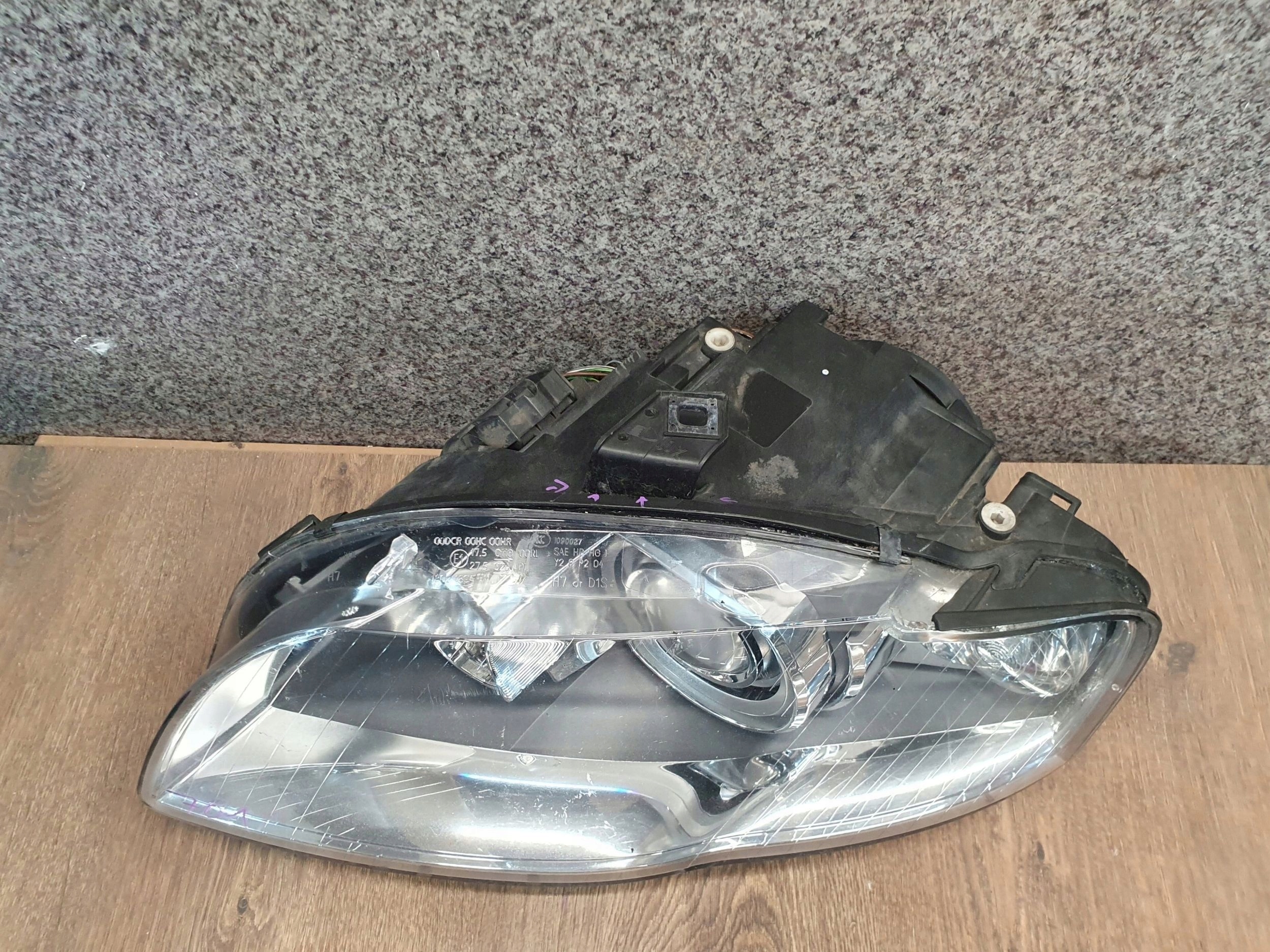 Audi A4 B7 8E 8H 05-07 XENON ĽAVÉ PREDNÉ SVETLO LAVA