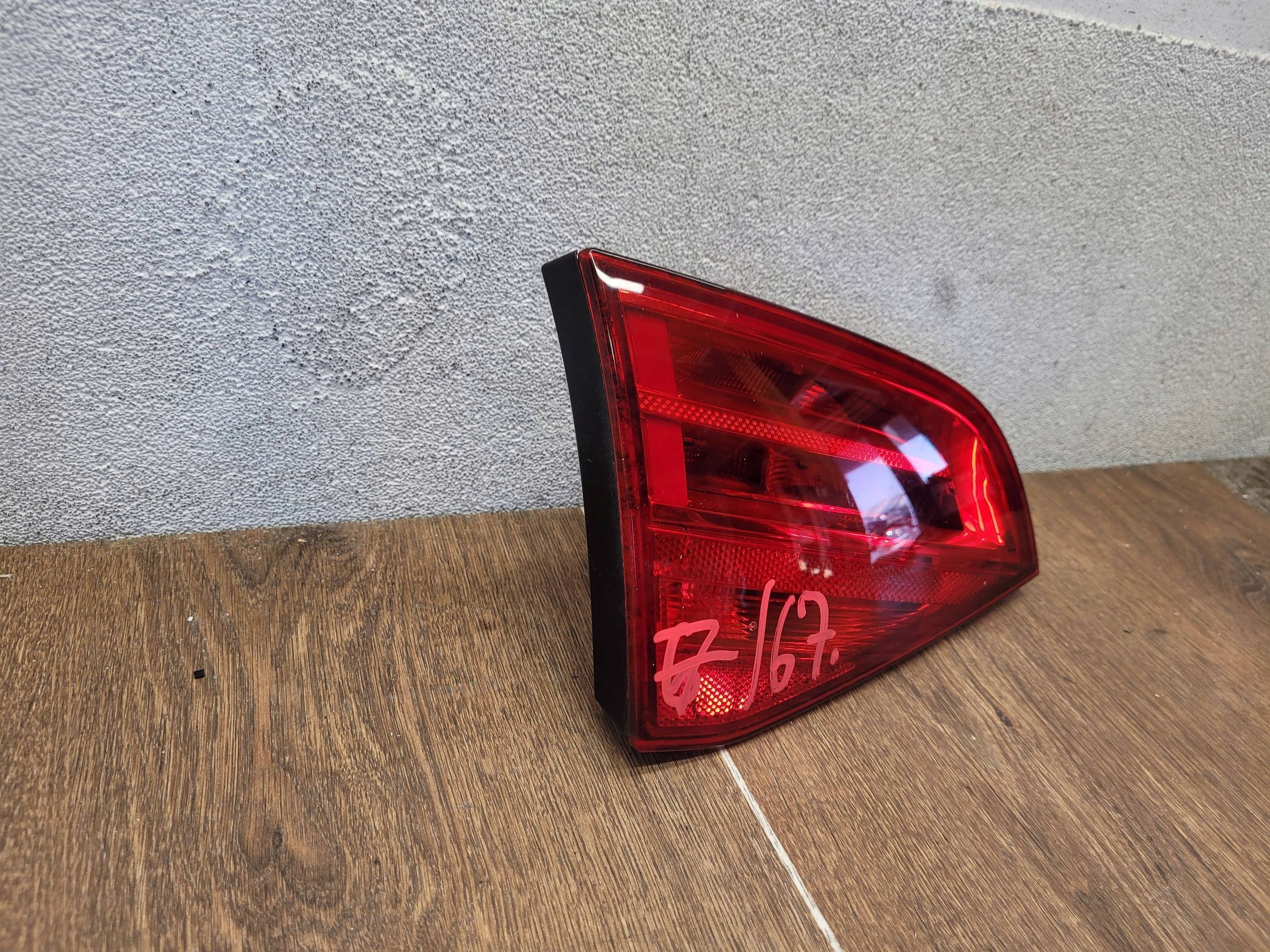 Audi A4 S4 B8 8K kombi 8K9945093 ĽAVÉ ZADNÉ SVETLO