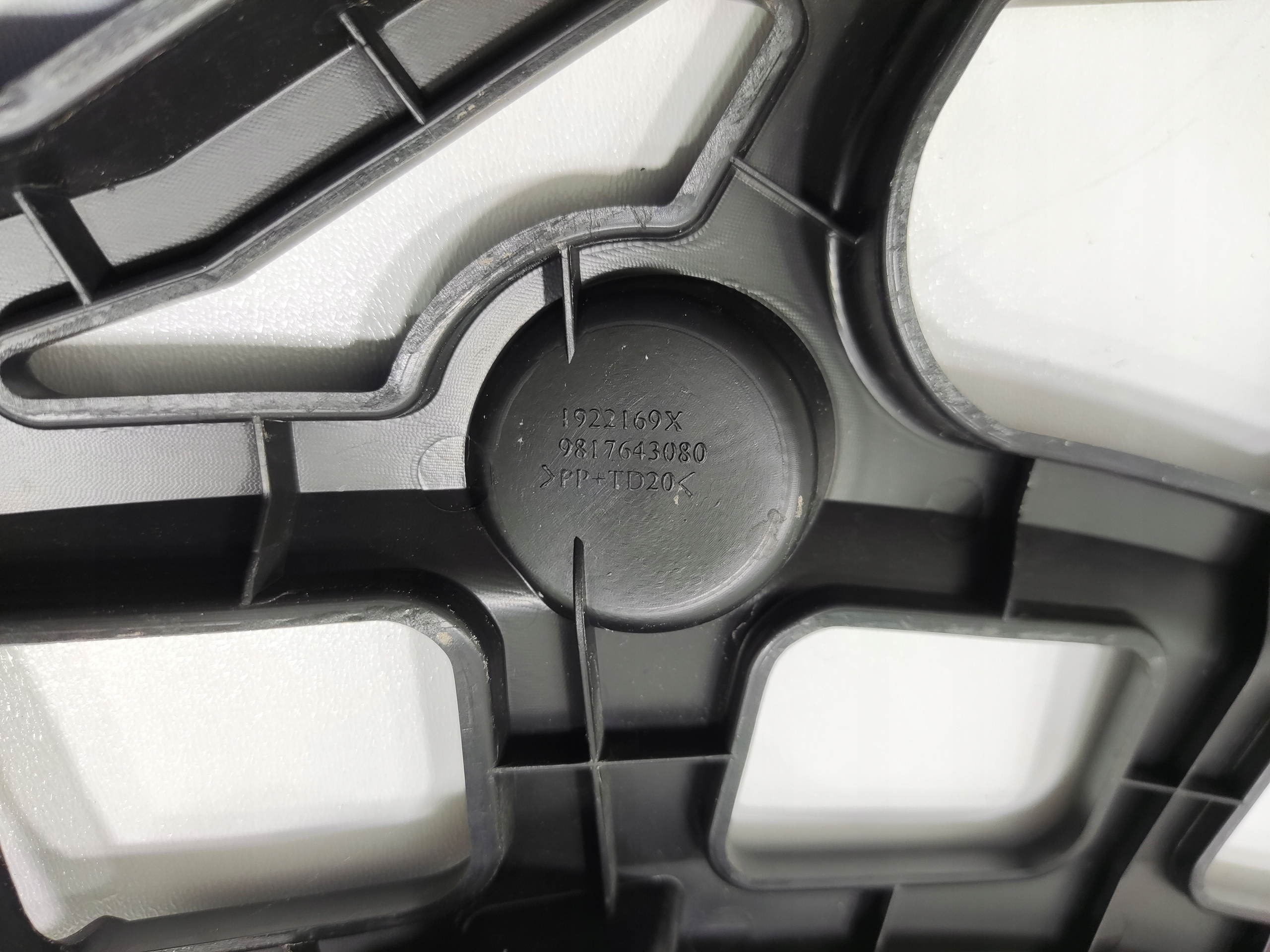 ĽAVÝ DRŽIAK ZADNÉHO NÁRAZNÍKA CITROEN C5 AIRCROSS 2017-2022 9817643080