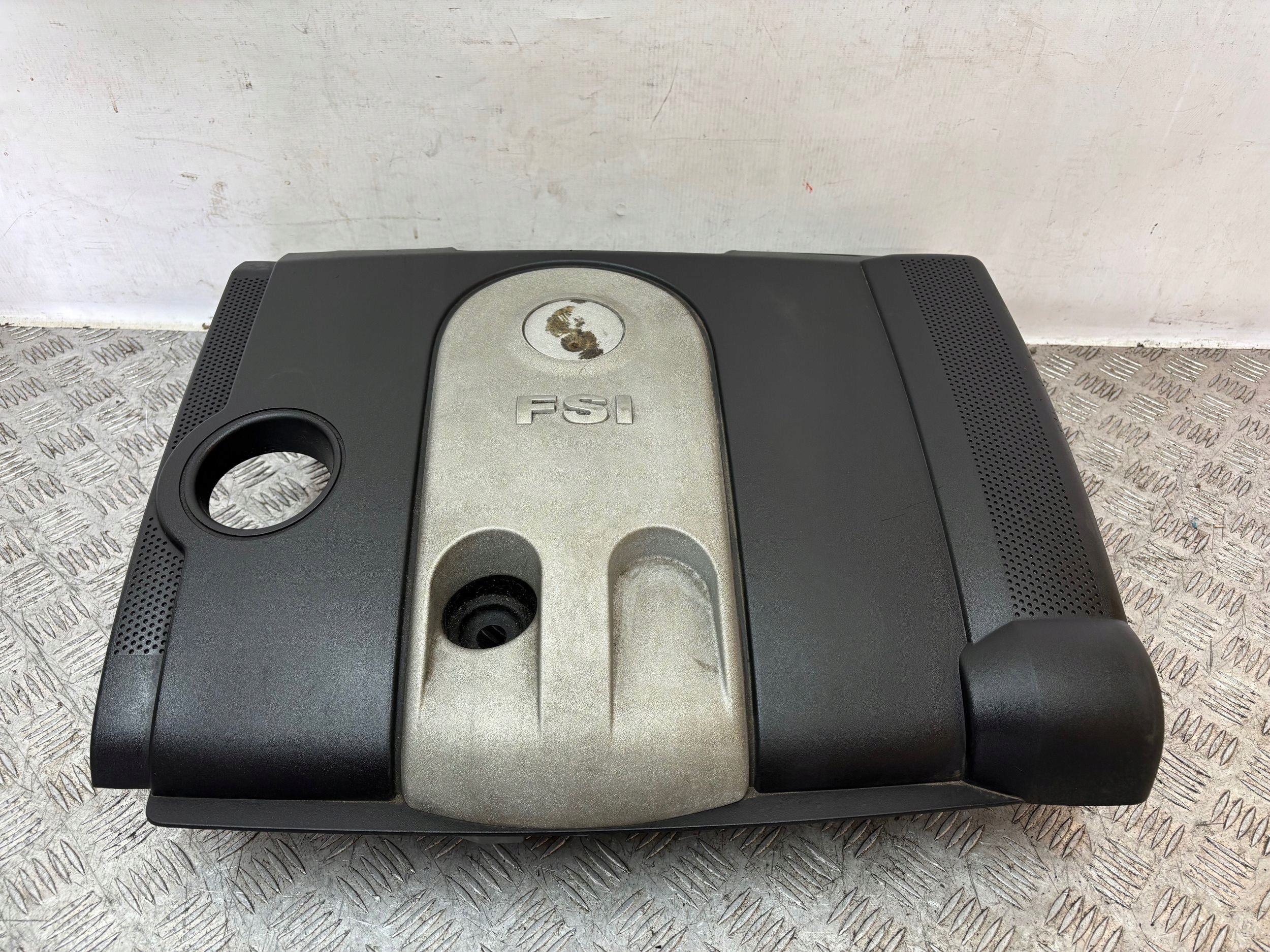 HORNÝ KRYT MOTORA VW GOLF V 1.6 FSI