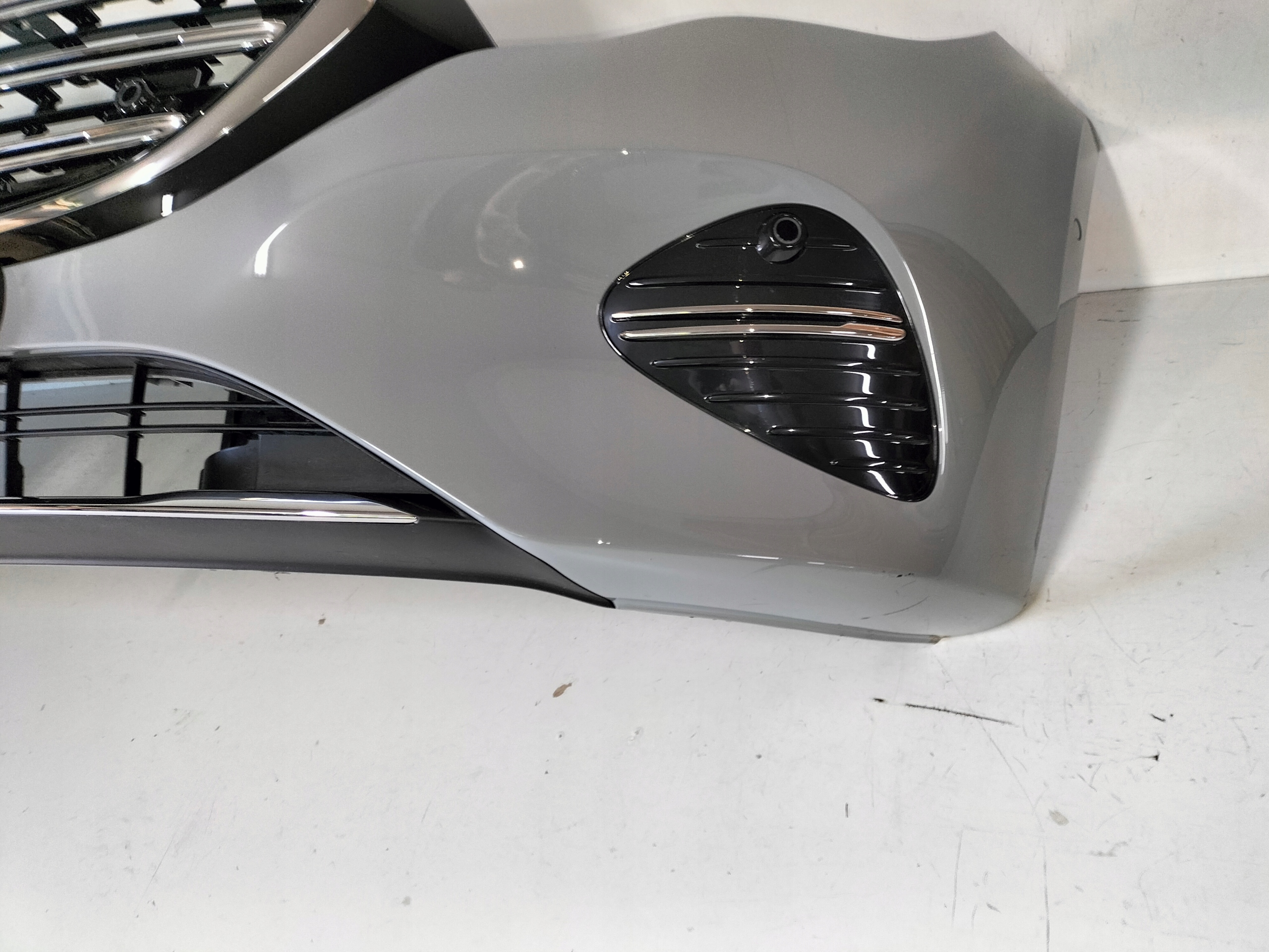 PREDNÝ NÁRAZNÍK MERCEDES E KLASA W214 22-