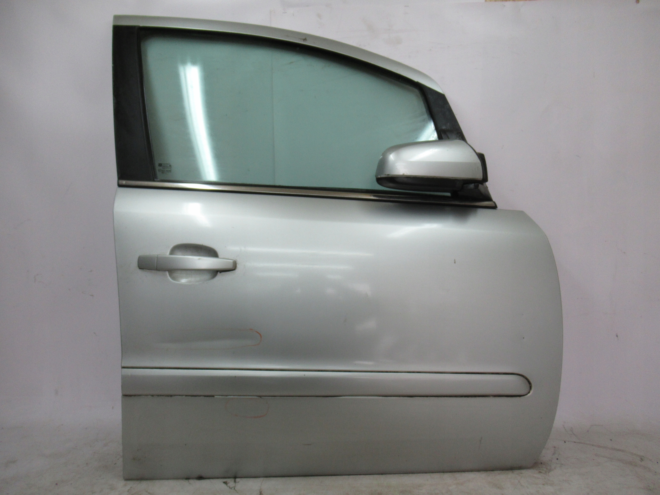 PRAVÉ PREDNÉ DVERE OPEL ZAFIRA B