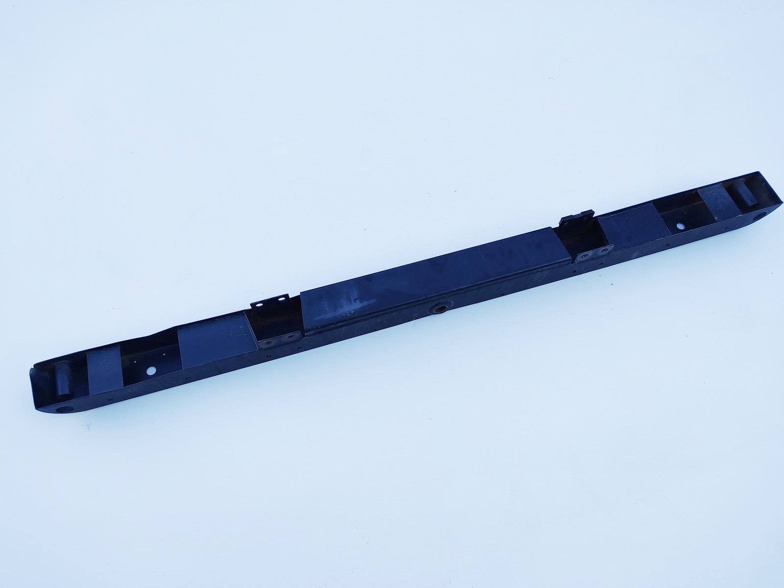 VÝSTUHA PRIEČKA POD PREDNÝ NÁRAZNÍK LAND ROVER DEFENDER 1999-2014
