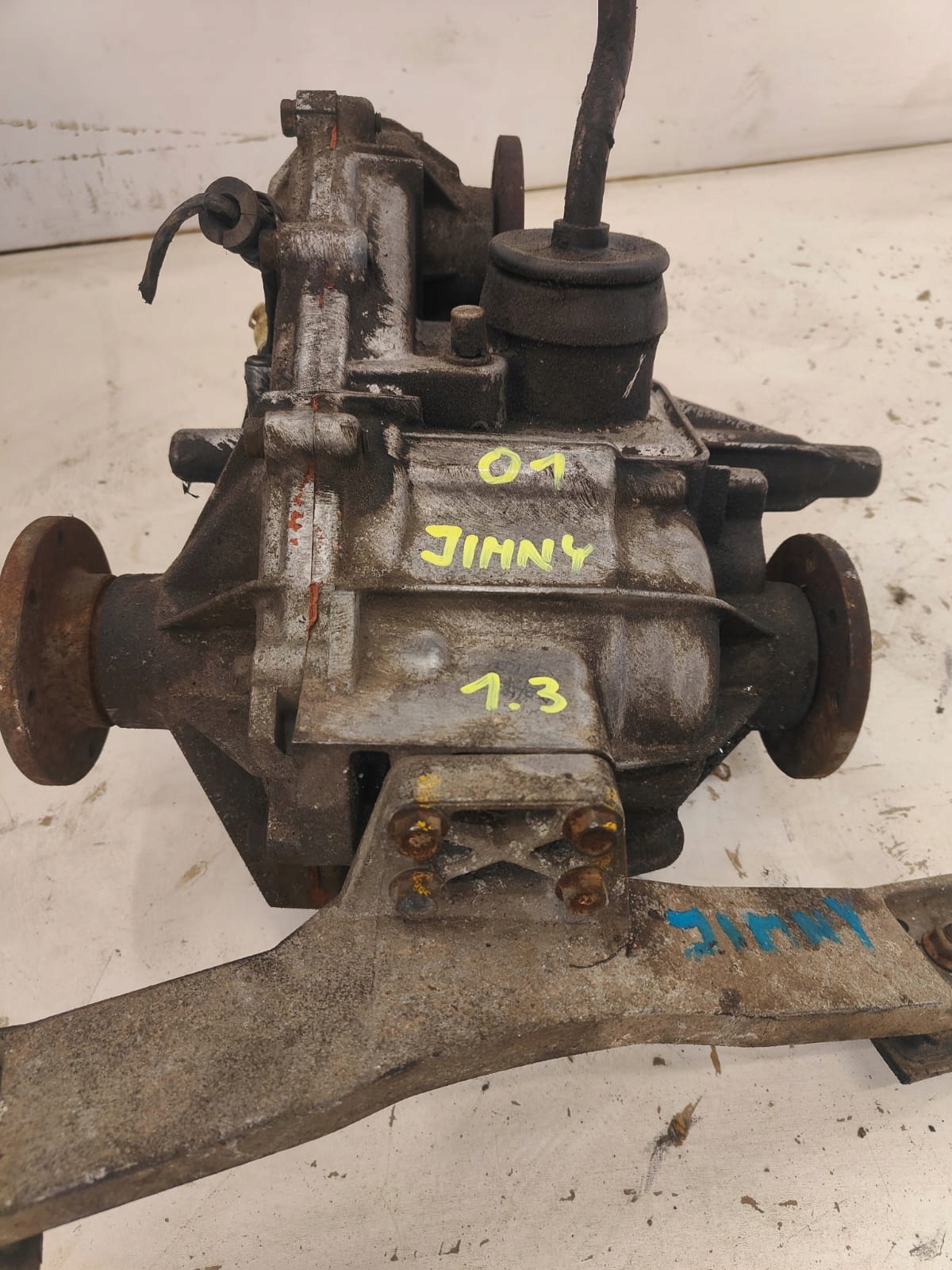 Suzuki jimmy 1.3 BENZIN 2001 PRIDAVNA PREVODOVKA NA PAKU