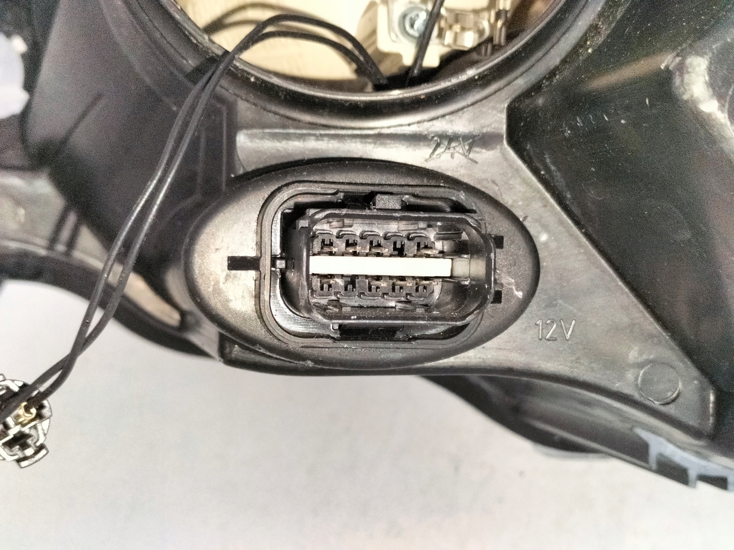 PRAVE PREDNE SVETLO CITROEN C3 II 09-