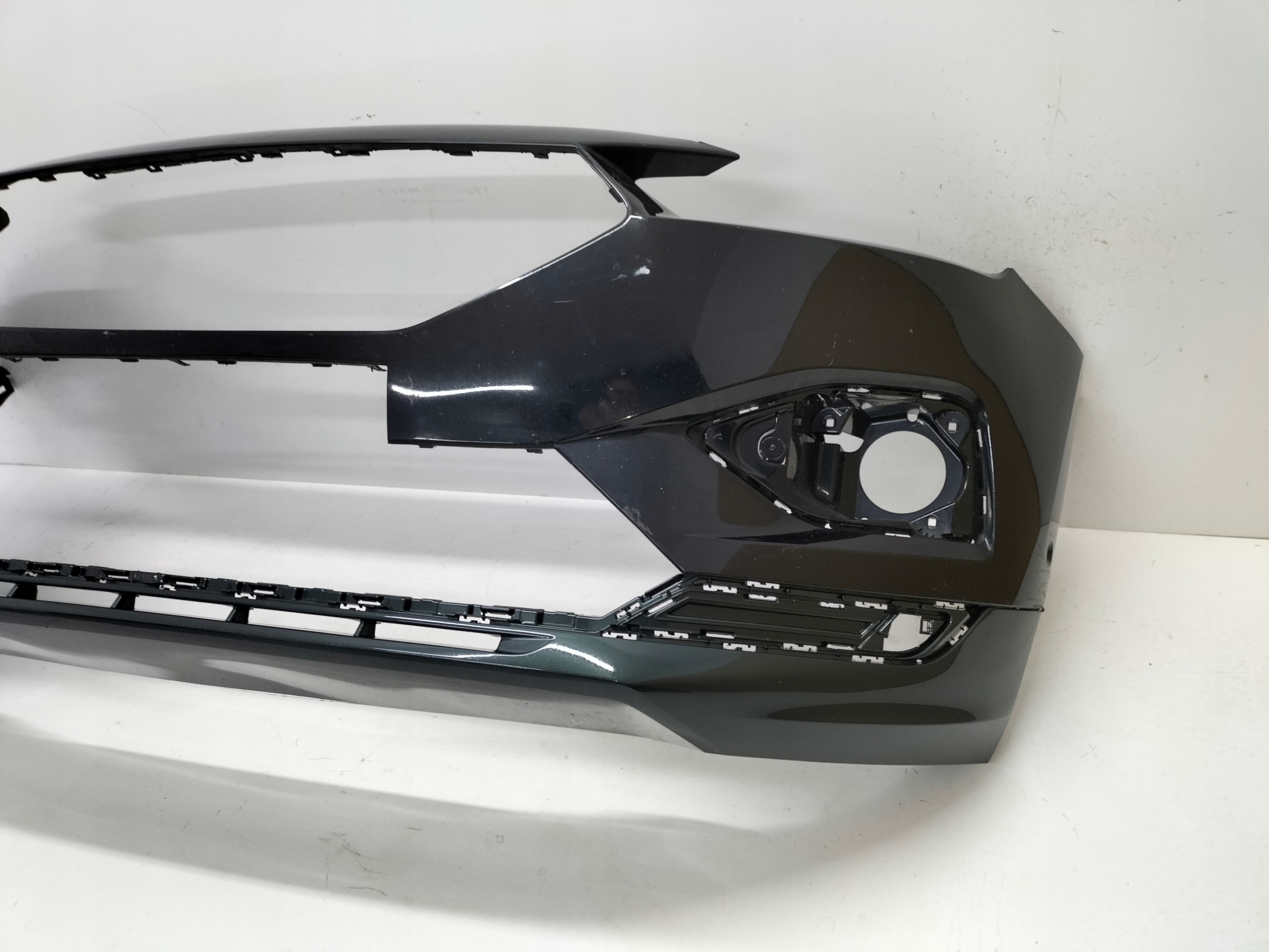 PREDNÝ NÁRAZNÍK SEAT TARRACO 18-