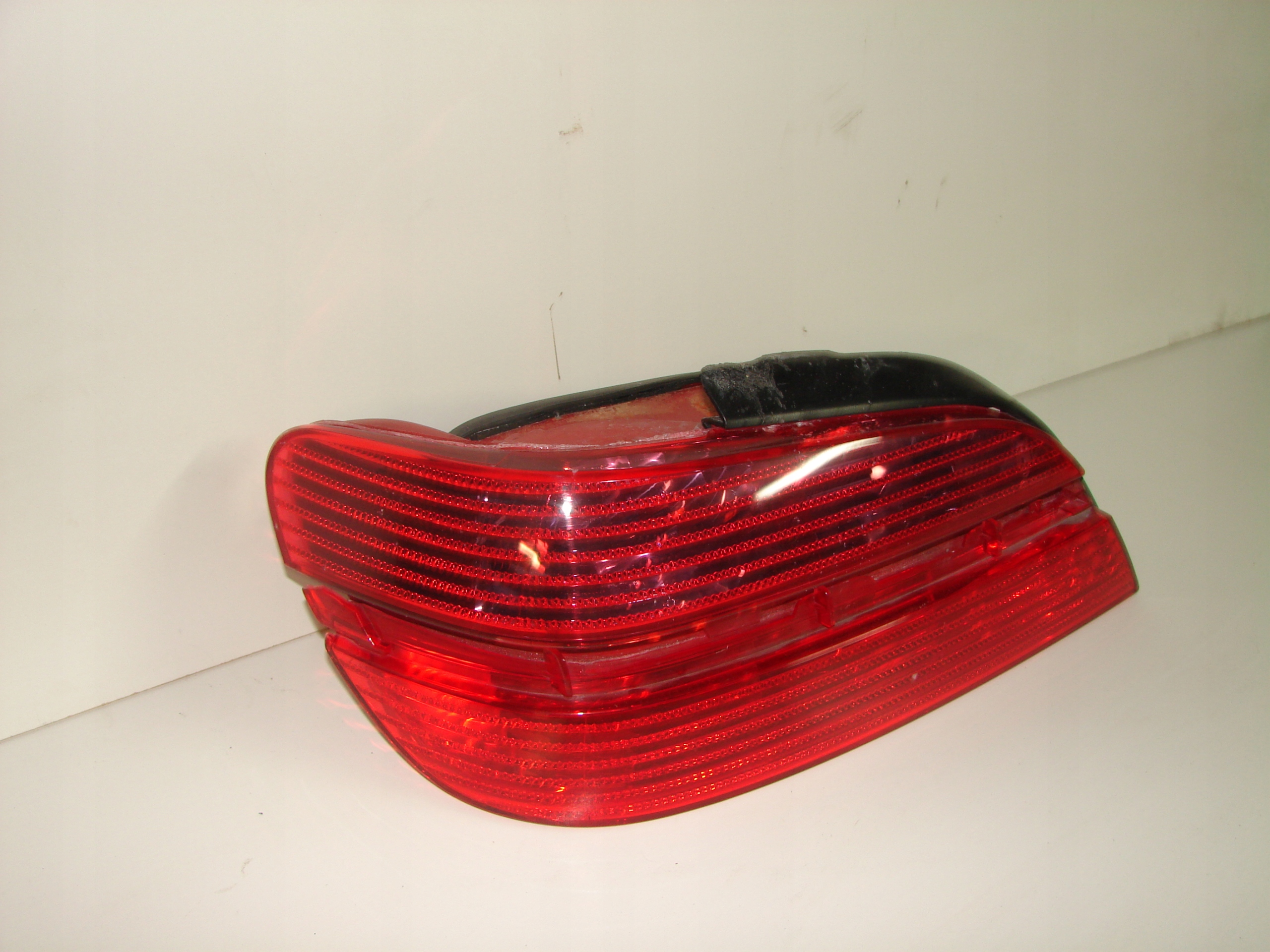 LAVE ZADNE SVETLO PEUGEOT 406 99-04 SDN