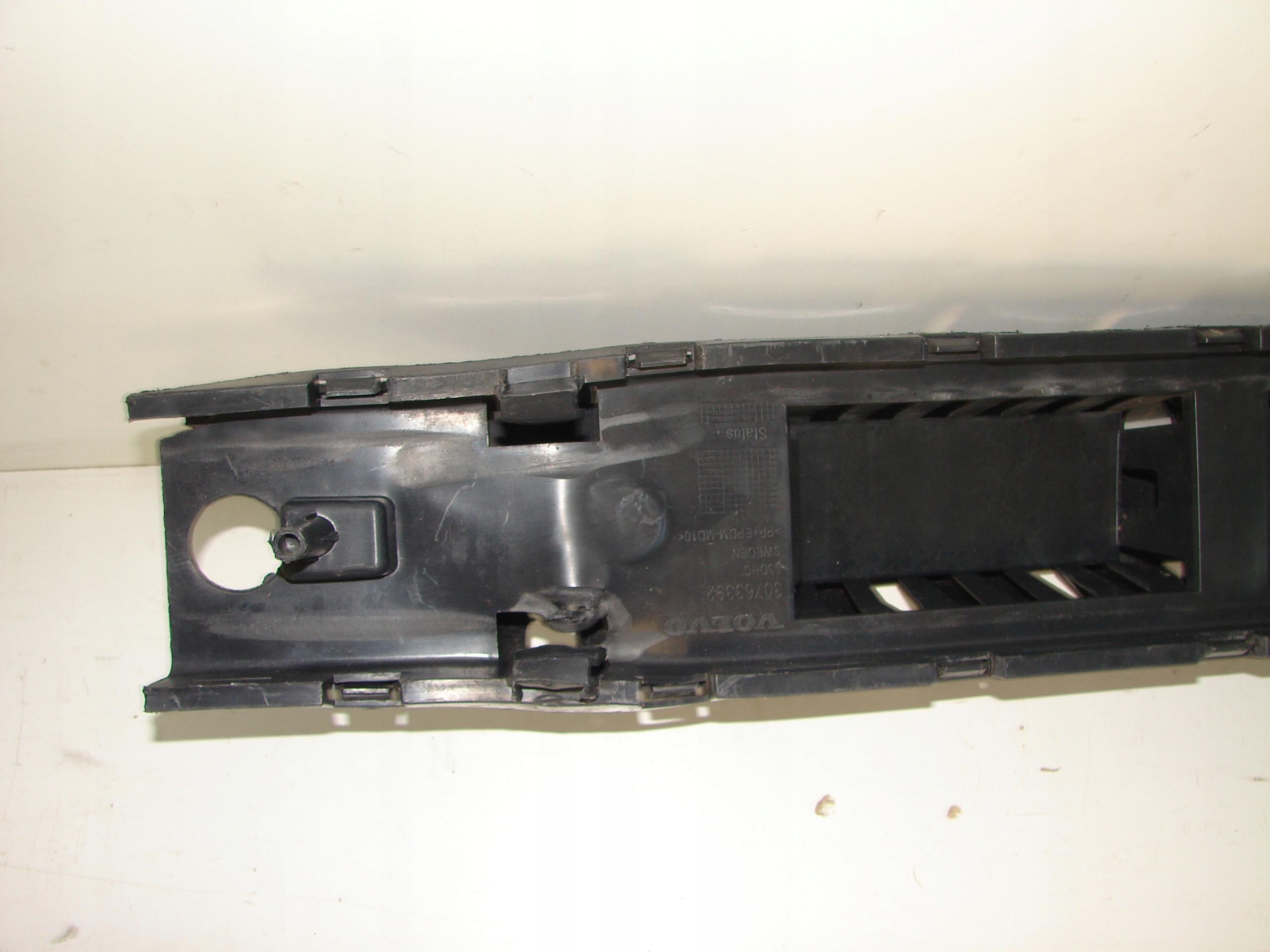 VYSTUHA PREDNEHO NARAZNIKA VOLVO S80 V70 06-