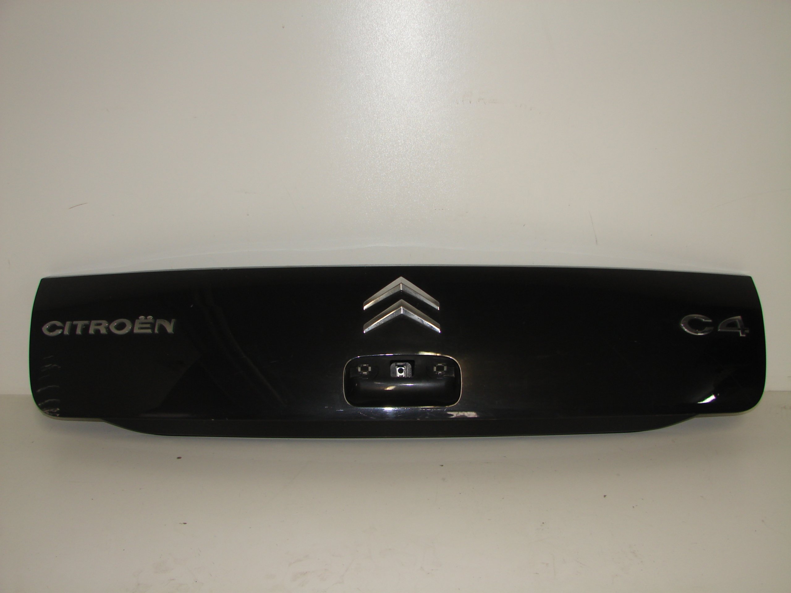 BLENDA LISTA ZADNEJ KAPOTY CITROEN C4 04-08 3DVER