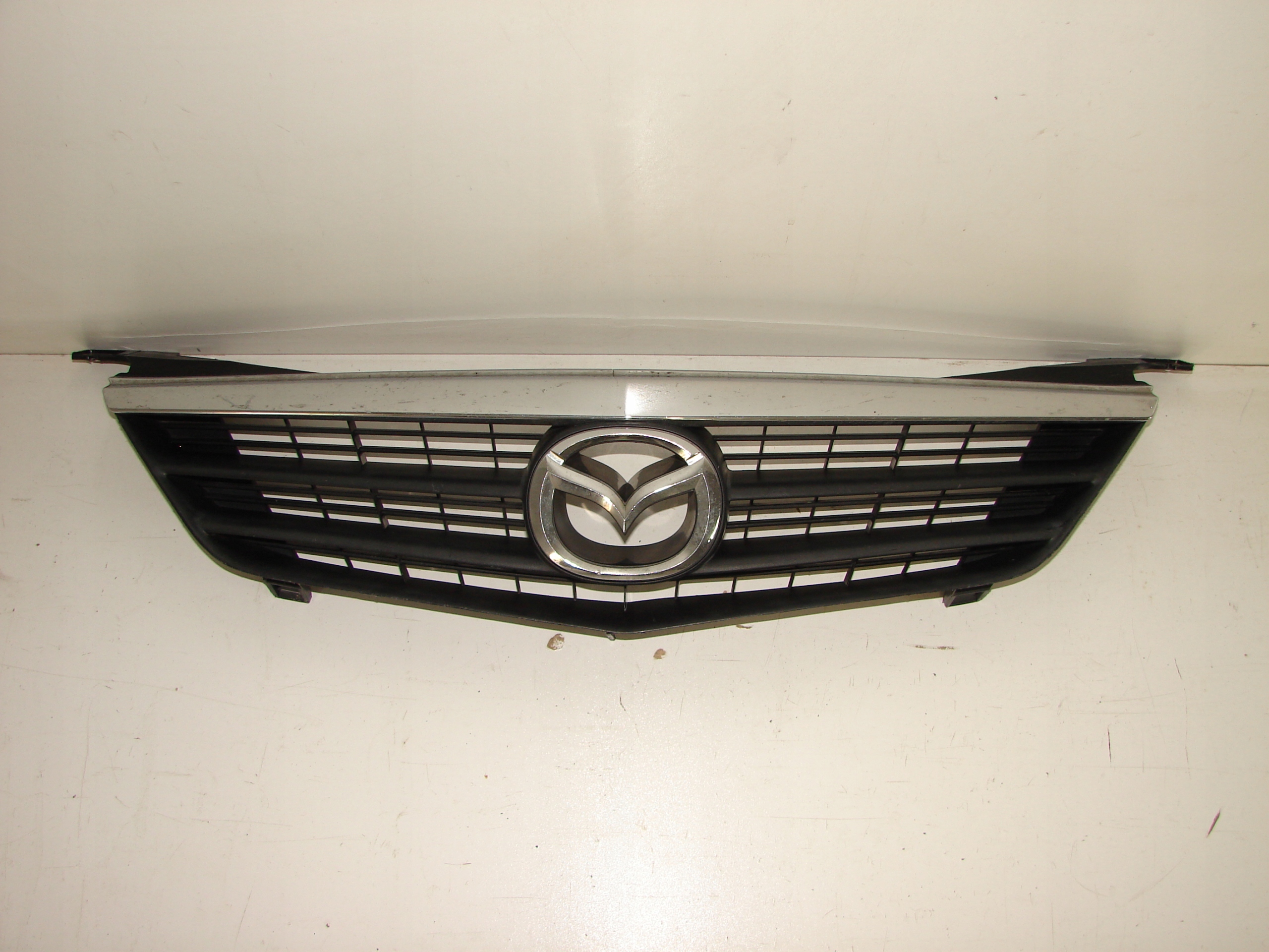 MRIEZKA LISTA MAZDA 626 00-02