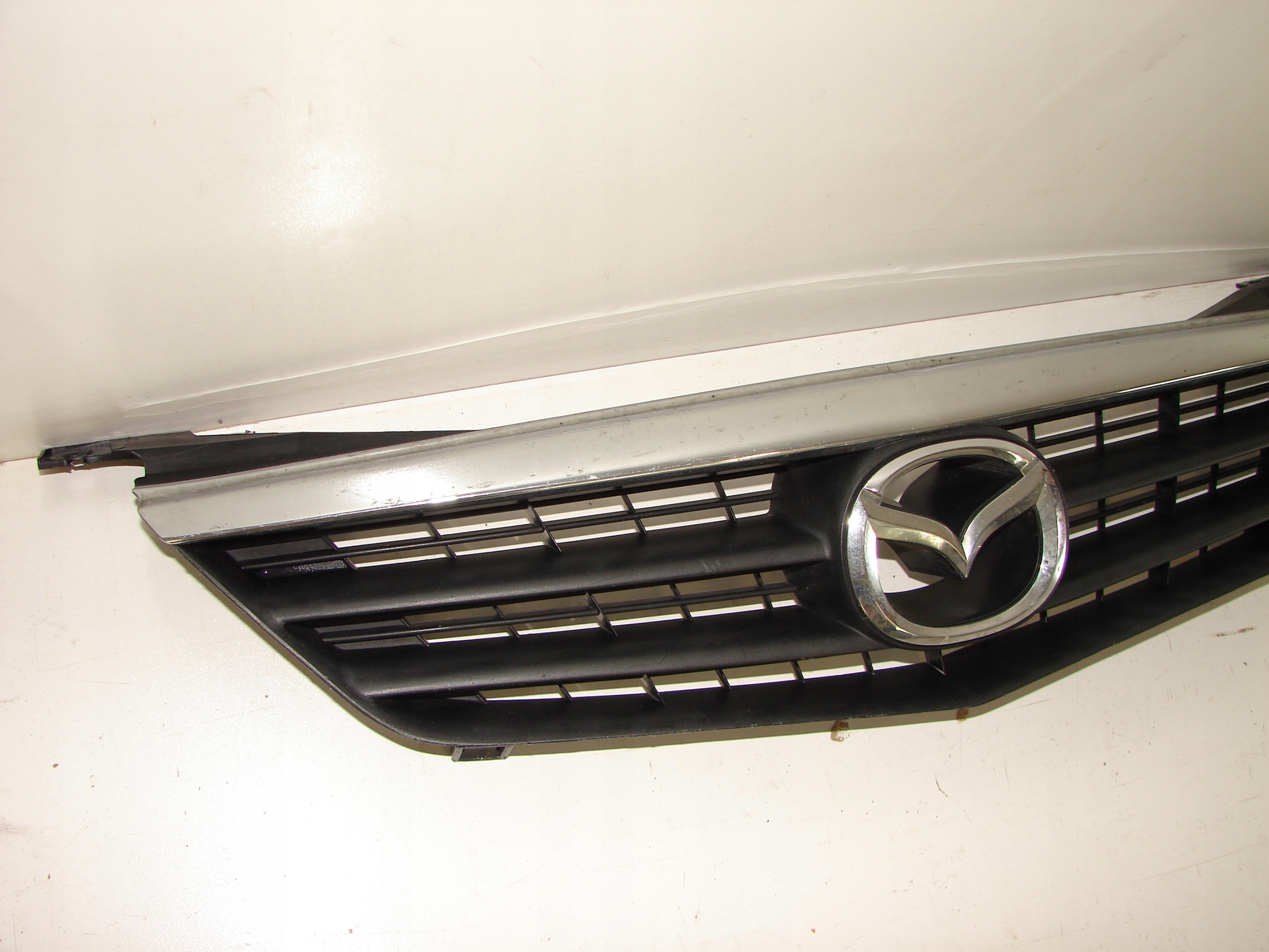MRIEZKA LISTA MAZDA 626 00-02