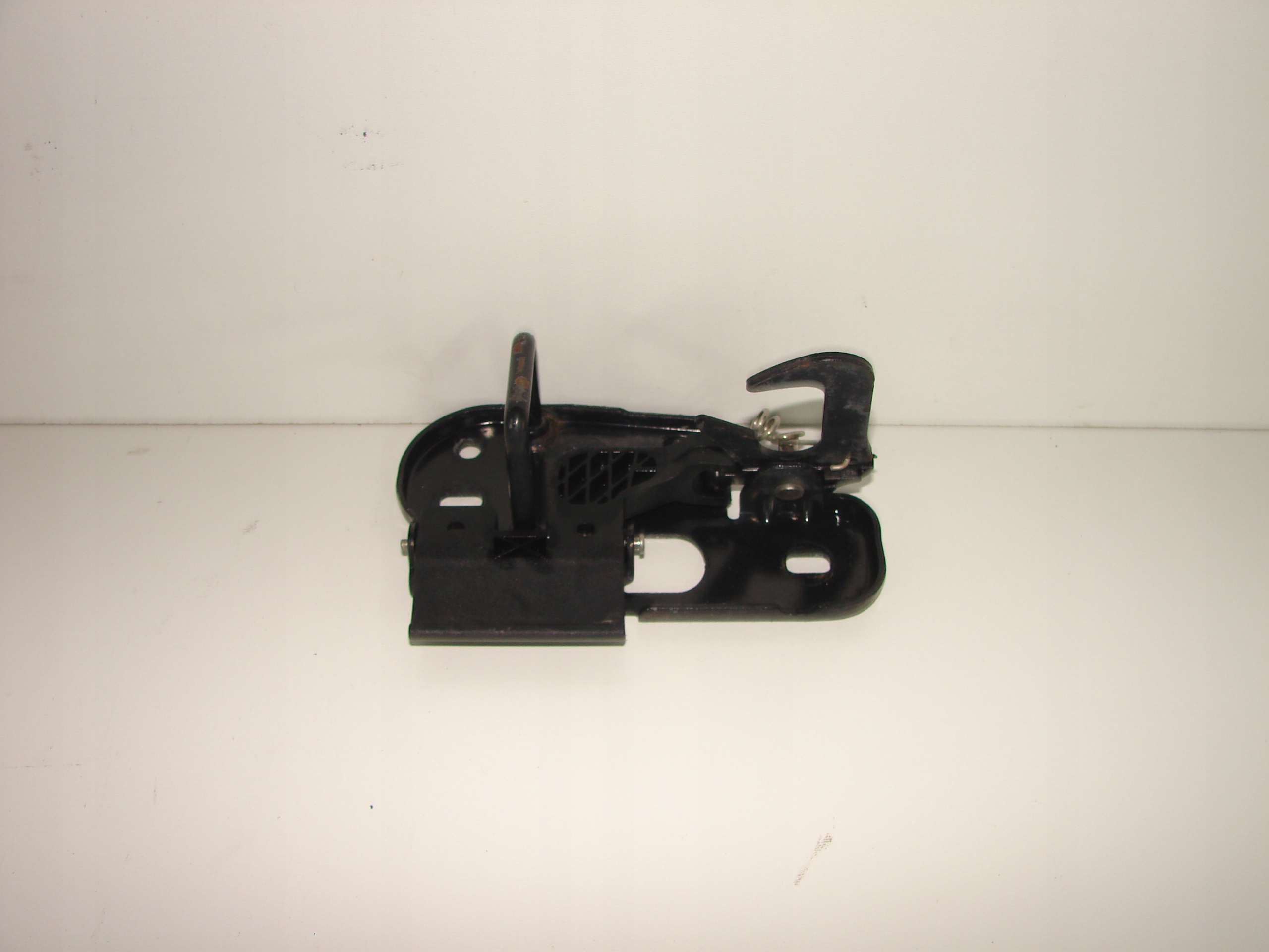 ZAMOK PREDNEJ KAPOTY VW PASSAT B6 3C0 05-10