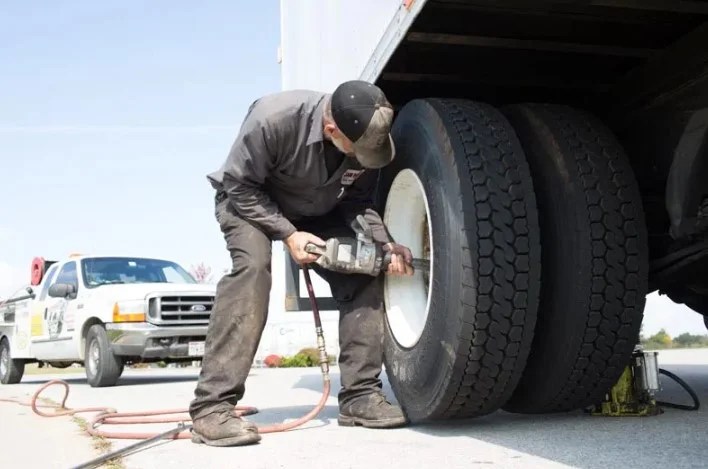 Big Truck Tire Repair: Ensuring Smooth Journeys Big Truck Tire Repair: Ensuring Smooth Journeys