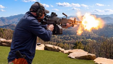 Shawn Ryan Shoots a M249 SAW for the First Time in 15 Years Shawn Ryan Shoots a M249 SAW for the First Time in 15 Years