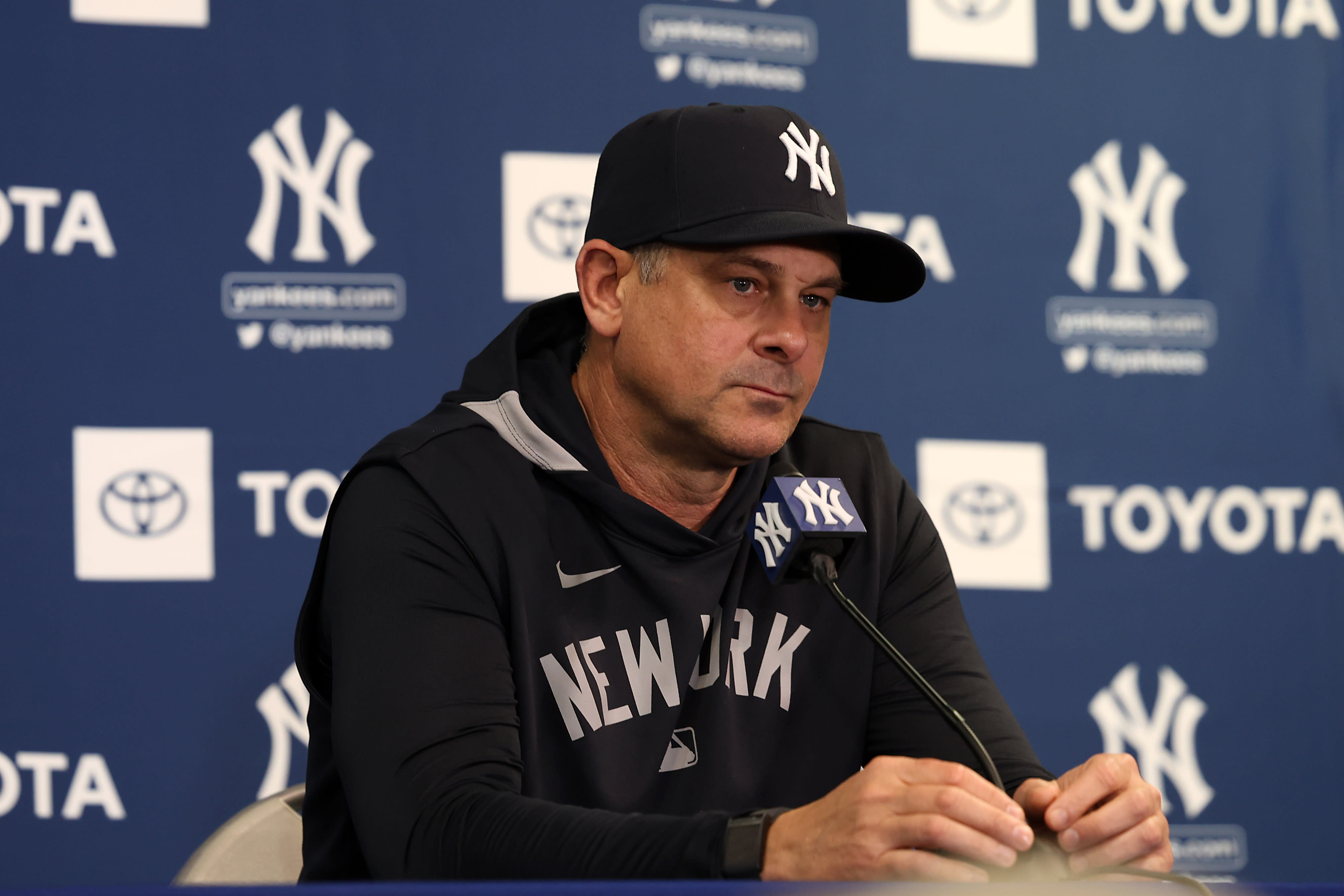 Yankees sign manager Aaron Boone to 2-year extension through 2027 season Yankees sign manager Aaron Boone to 2-year extension through 2027 season
