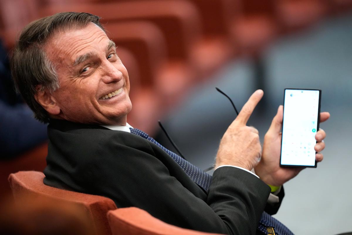 Bolsonaro de Brasil utilizó la agencia de inteligencia para espiar a jueces, legisladores y periodistas, según la policía Bolsonaro de Brasil utilizó la agencia de inteligencia para espiar a jueces, legisladores y periodistas, según la policía