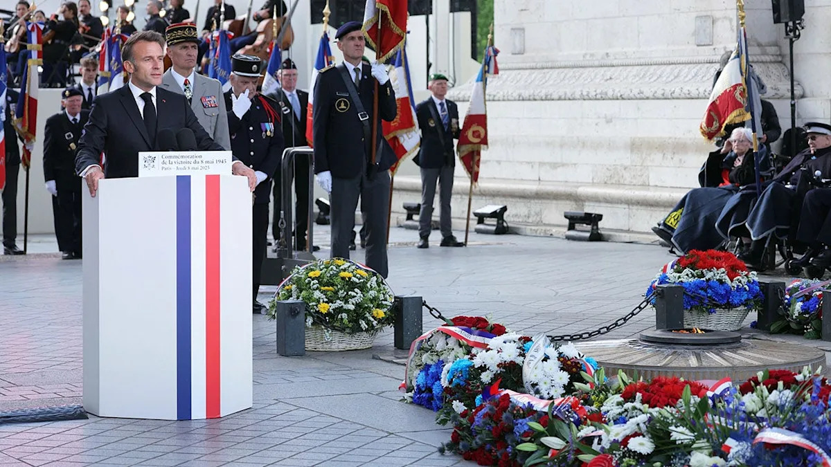 Francia elimina la residencia del hombre marroquí de 47 años que encendió el cigarrillo en el Arc de Triomphe War Memorial Francia elimina la residencia del hombre marroquí de 47 años que encendió el cigarrillo en el Arc de Triomphe War Memorial