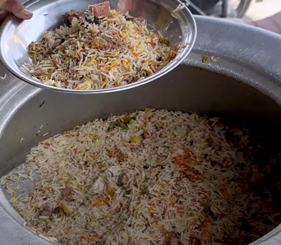 Gulshan Aur Johar Ka Wahid Pulao Jo 20 Ghantey Milta hy | Chachu Pulao Jauhar Gulshan Aur Johar Ka Wahid Pulao Jo 20 Ghantey Milta hy | Chachu Pulao Jauhar