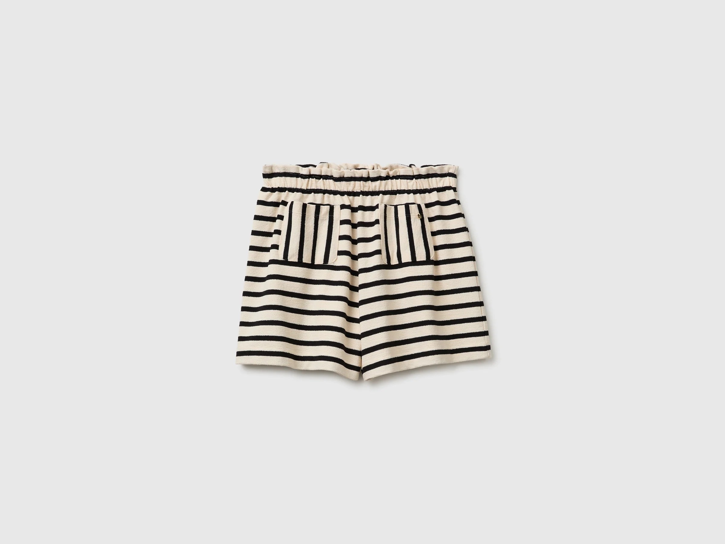 Short rayé avec poches Short rayé avec poches