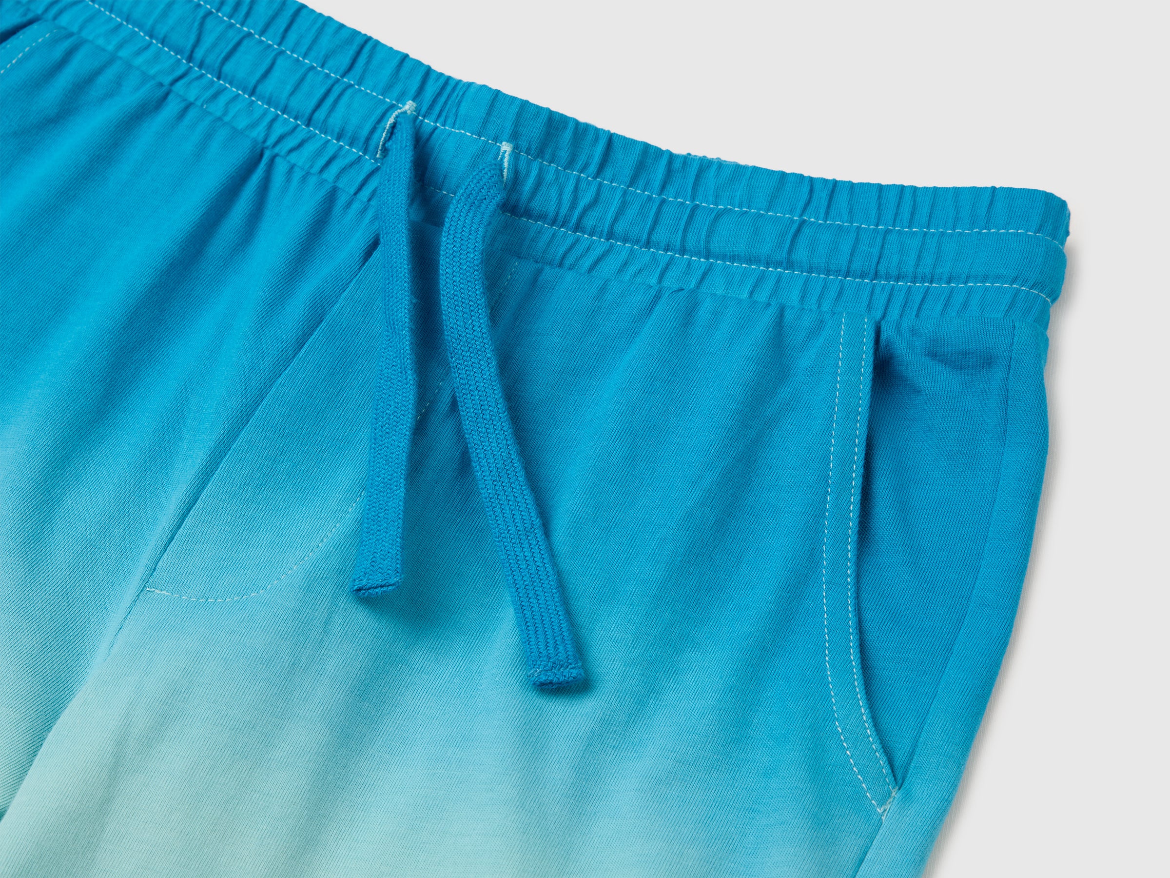 Short bermuda à effet tie-dye Short bermuda à effet tie-dye