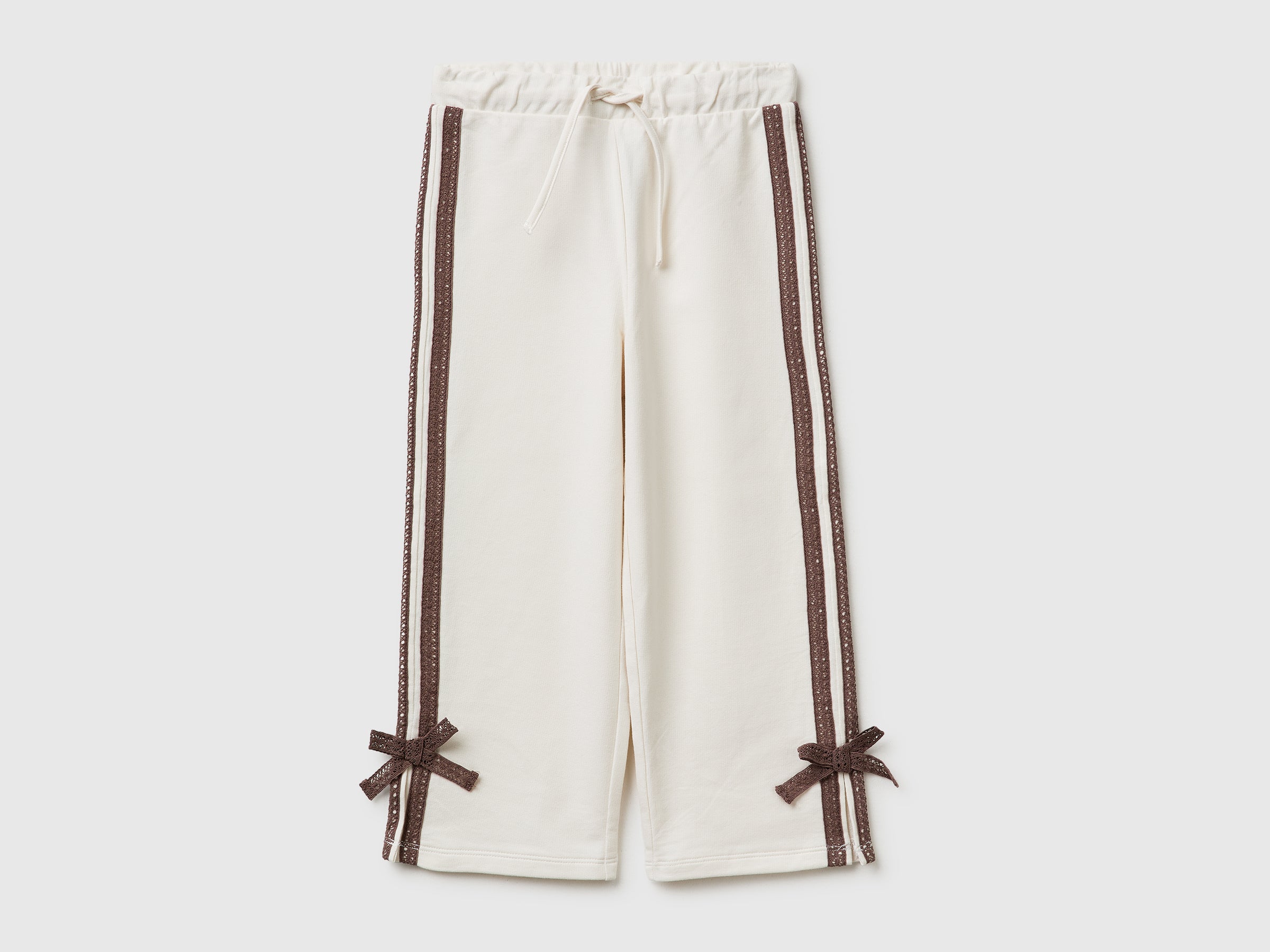 Pantalon avec dentelle et nœuds Pantalon avec dentelle et nœuds