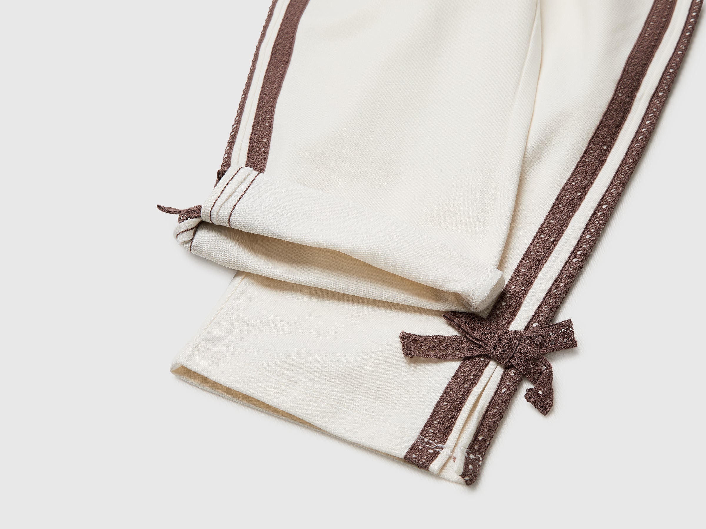 Pantalon avec dentelle et nœuds – Image 3