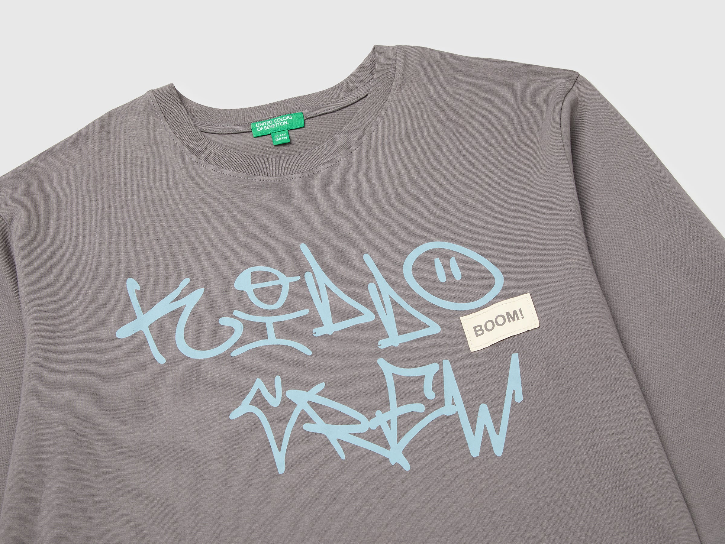 T-shirt 100 % coton biologique avec imprimé et écusson – Image 3