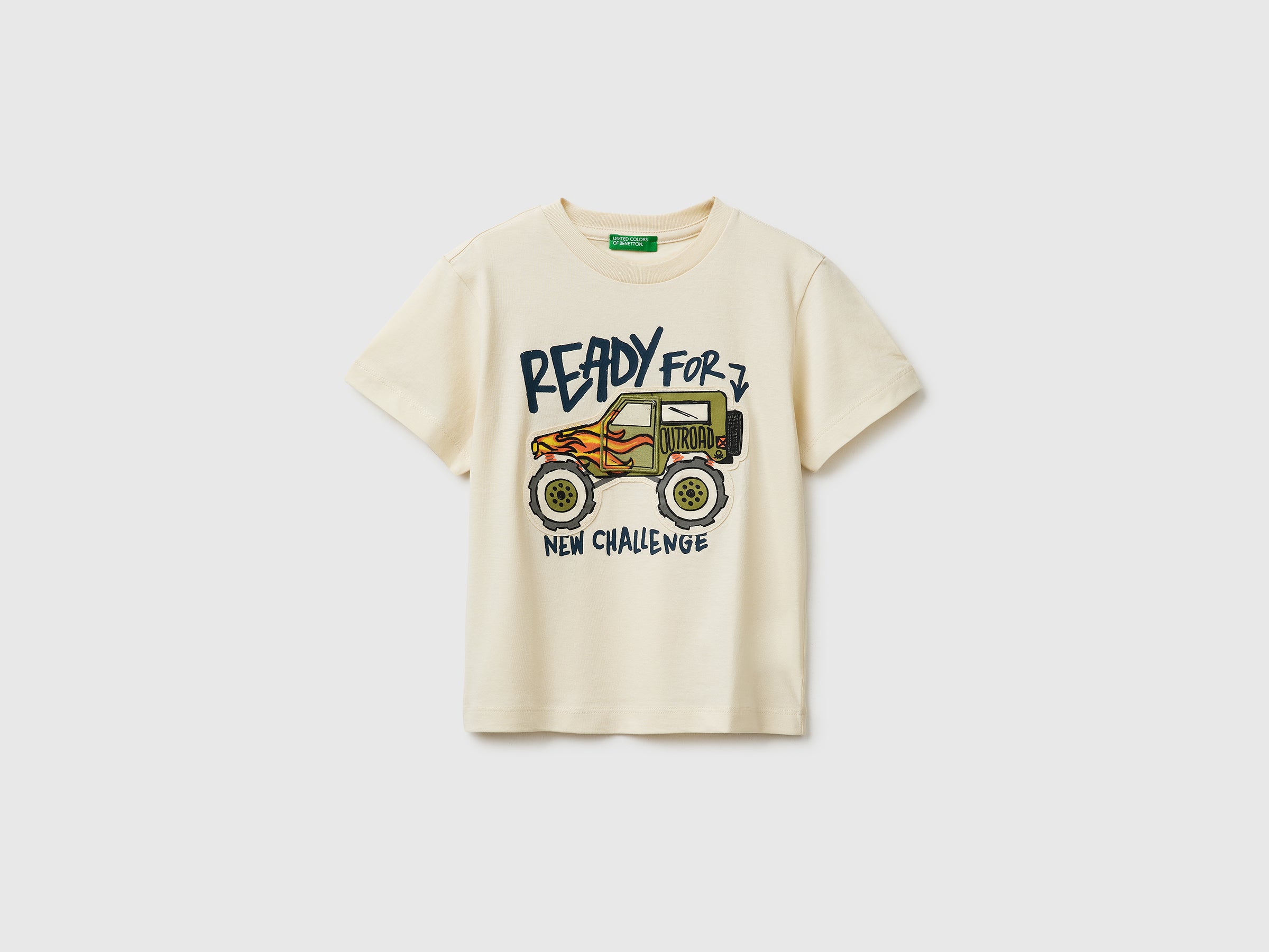 T-shirt avec impression et application T-shirt avec impression et application