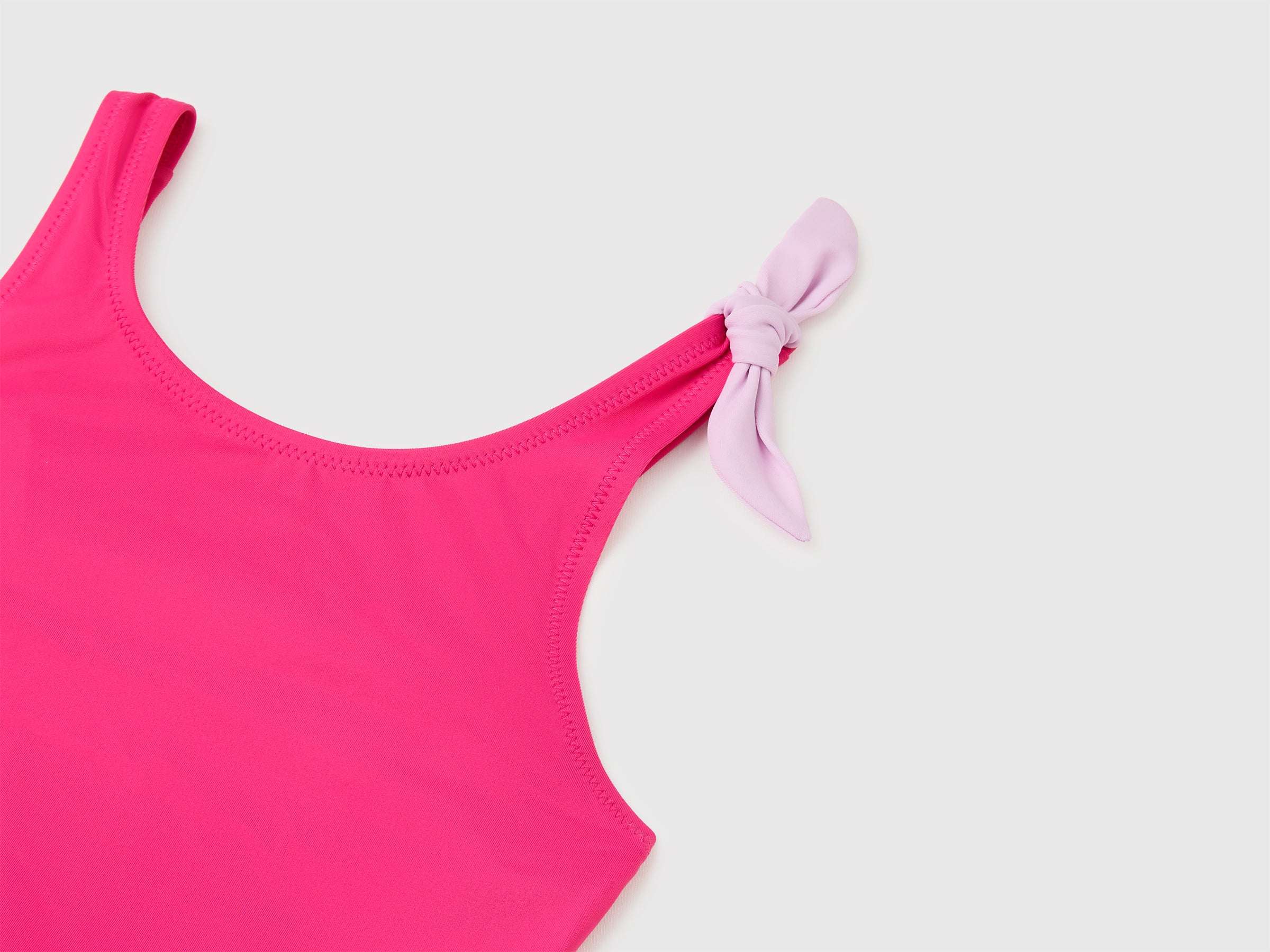 Maillot de bain une pièce avec nœud Maillot de bain une pièce avec nœud