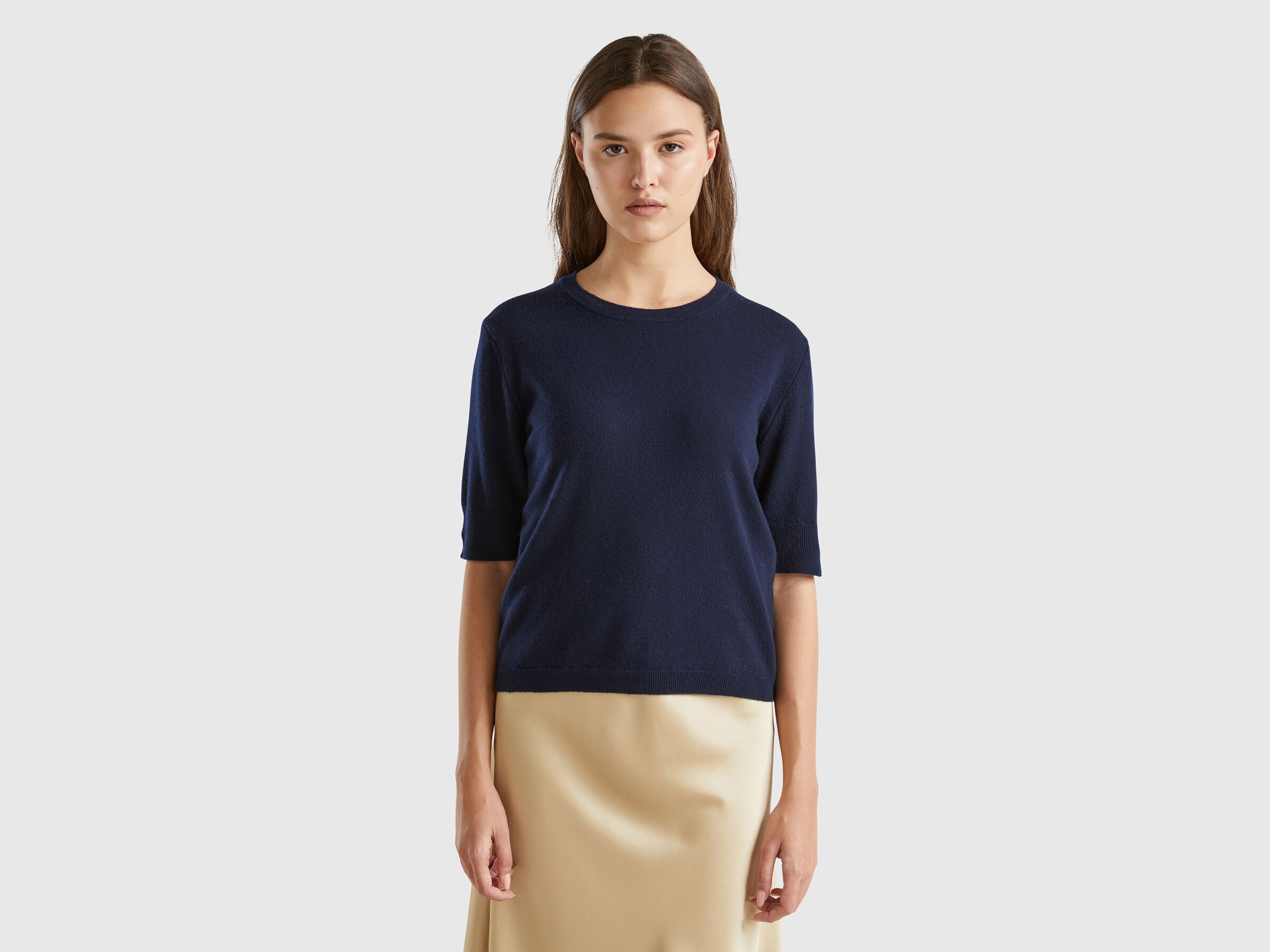 Pull bleu foncé à manches courtes en pure laine mérinos Pull bleu foncé à manches courtes en pure laine mérinos
