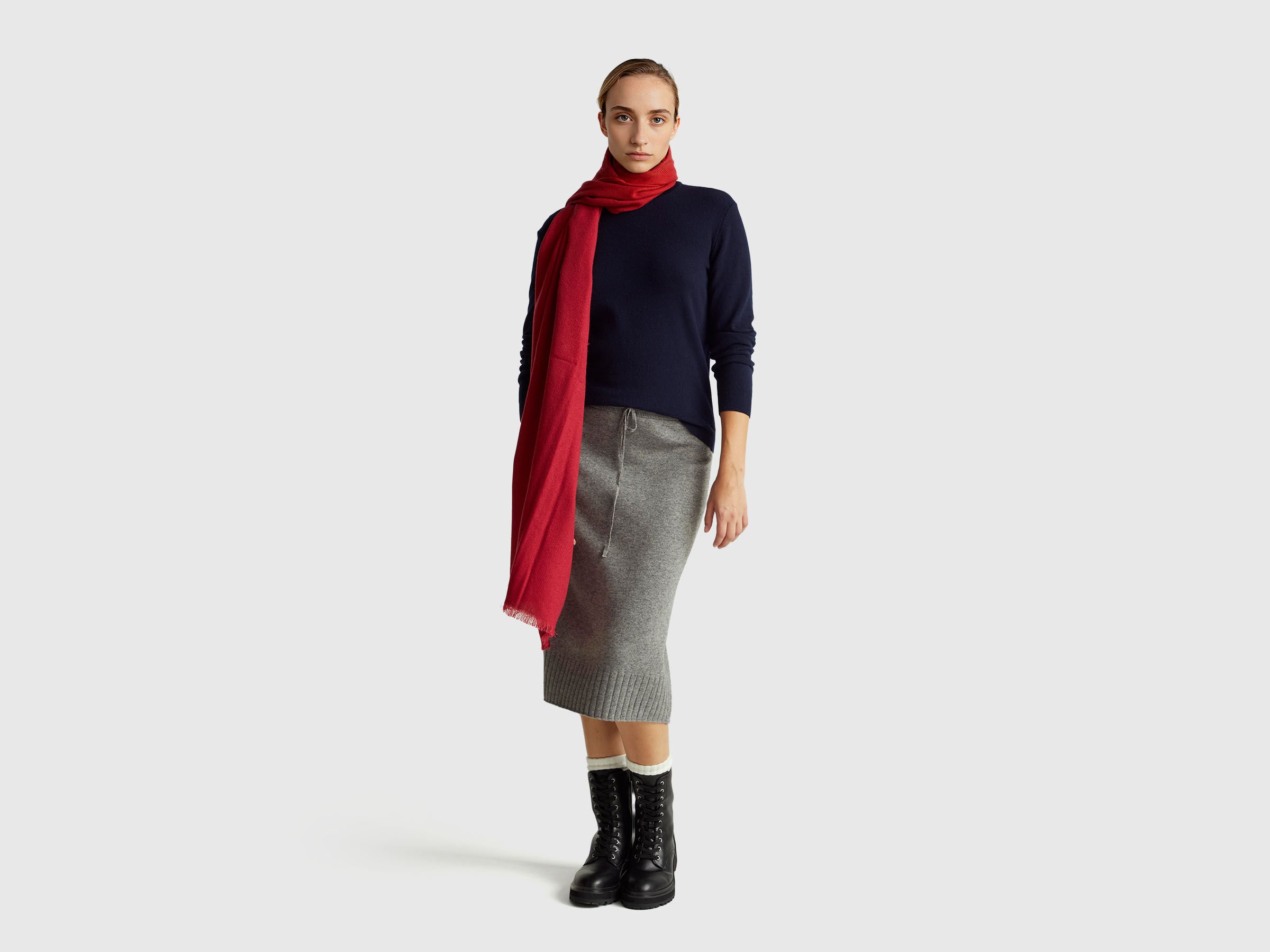 Pull bleu nuit à col rond en laine mérinos – Image 3