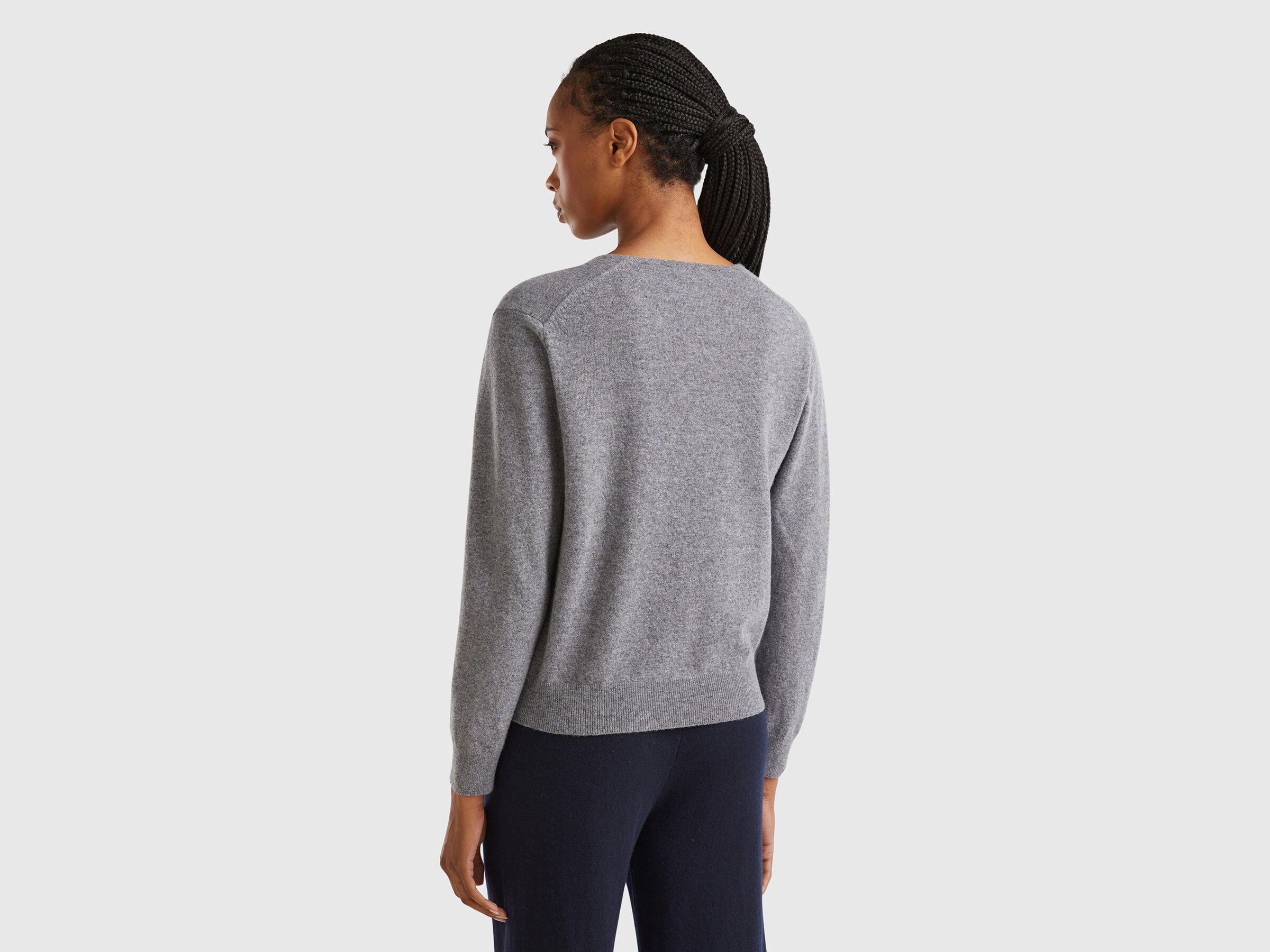 Pull col V gris souris en pure laine mérinos – Image 2