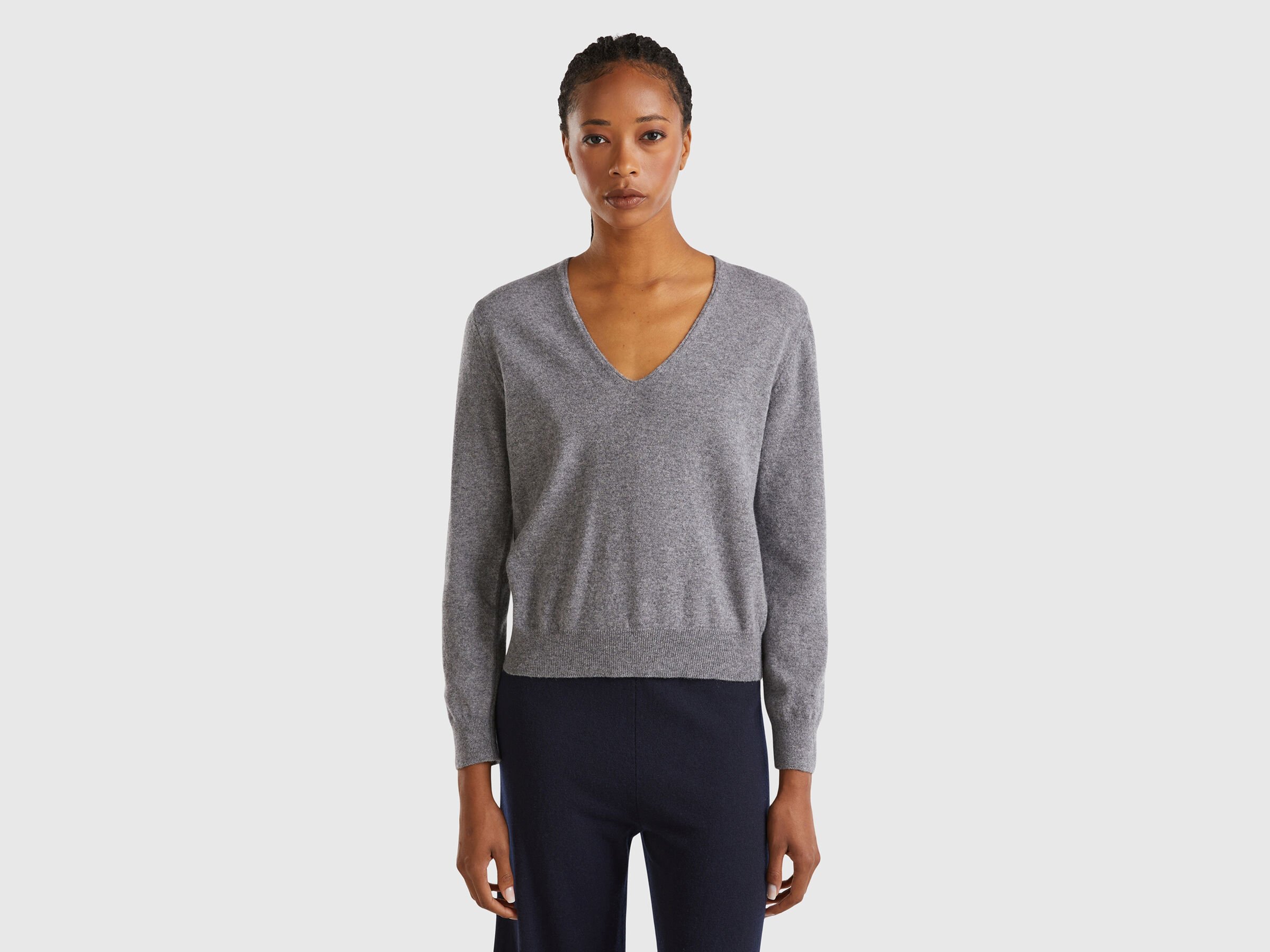 Pull col V gris souris en pure laine mérinos Pull col V gris souris en pure laine mérinos