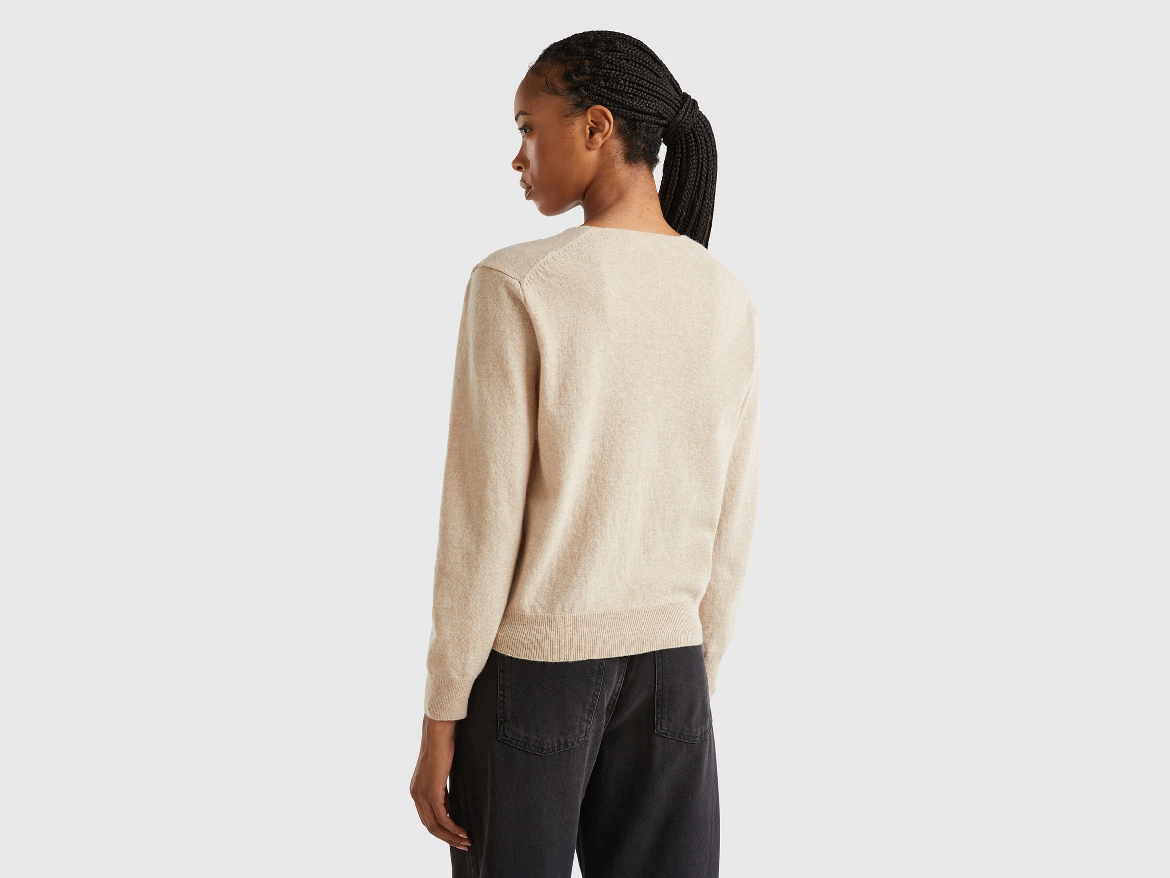 Pull col V beige en pure laine mérinos – Image 2
