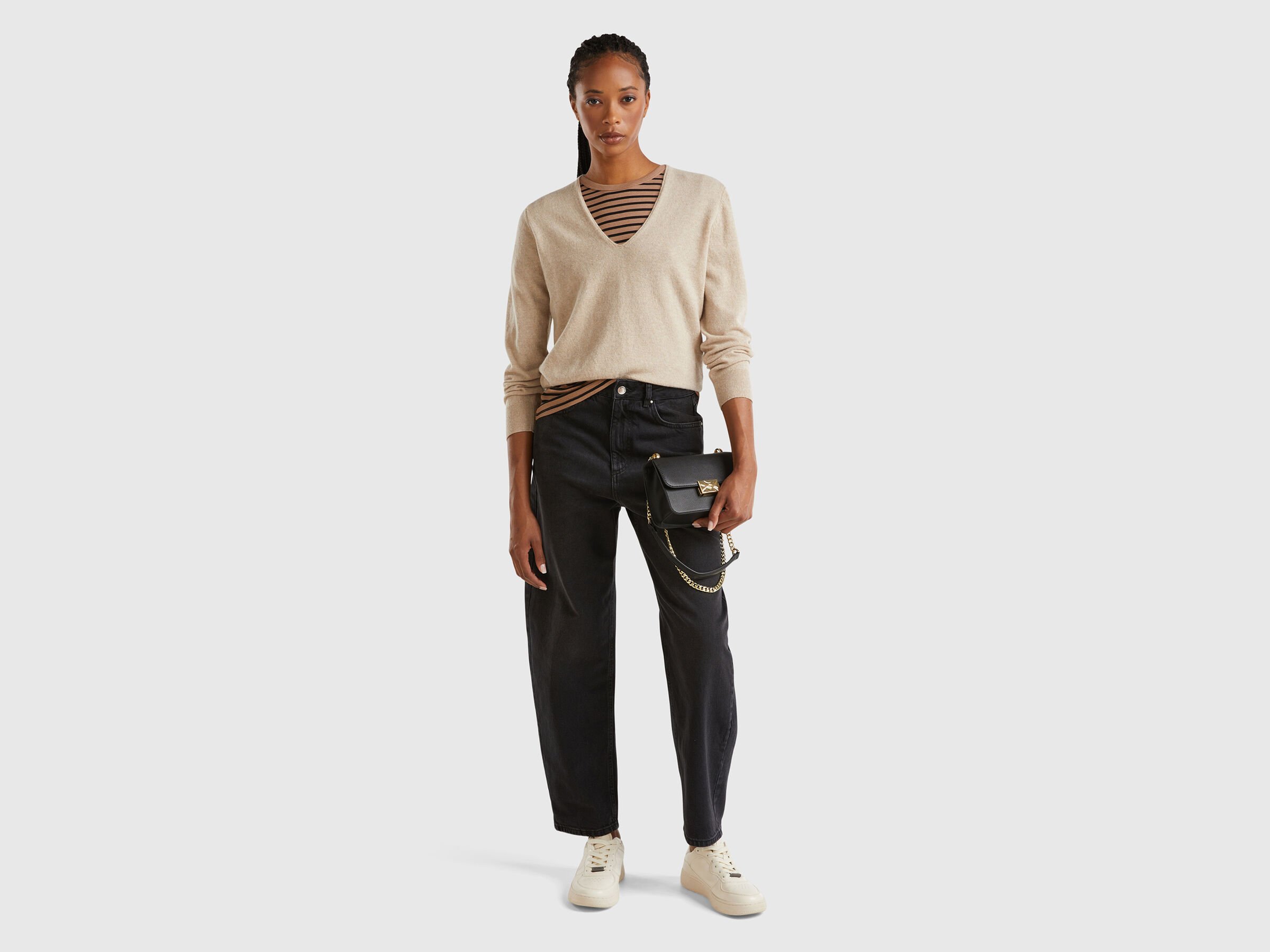 Pull col V beige en pure laine mérinos – Image 3