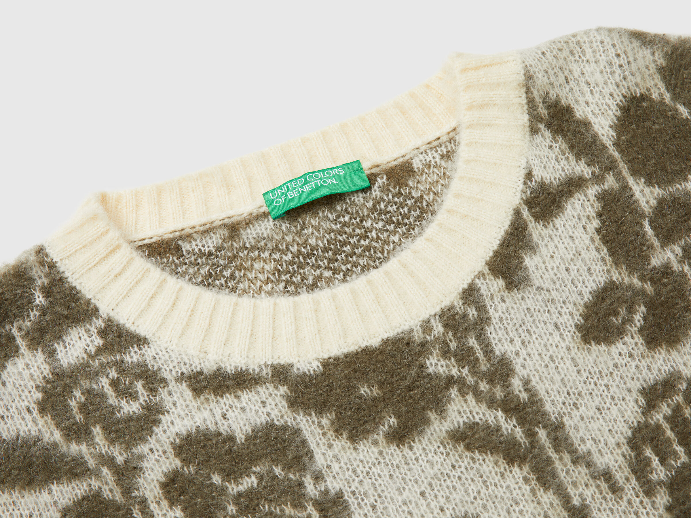 Pull à motif floral – Image 7