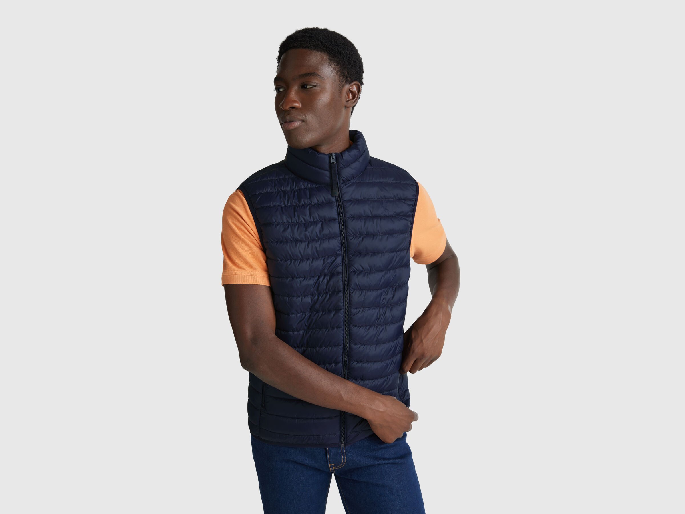 Veste matelassée sans manches coupe régulière Veste matelassée sans manches coupe régulière