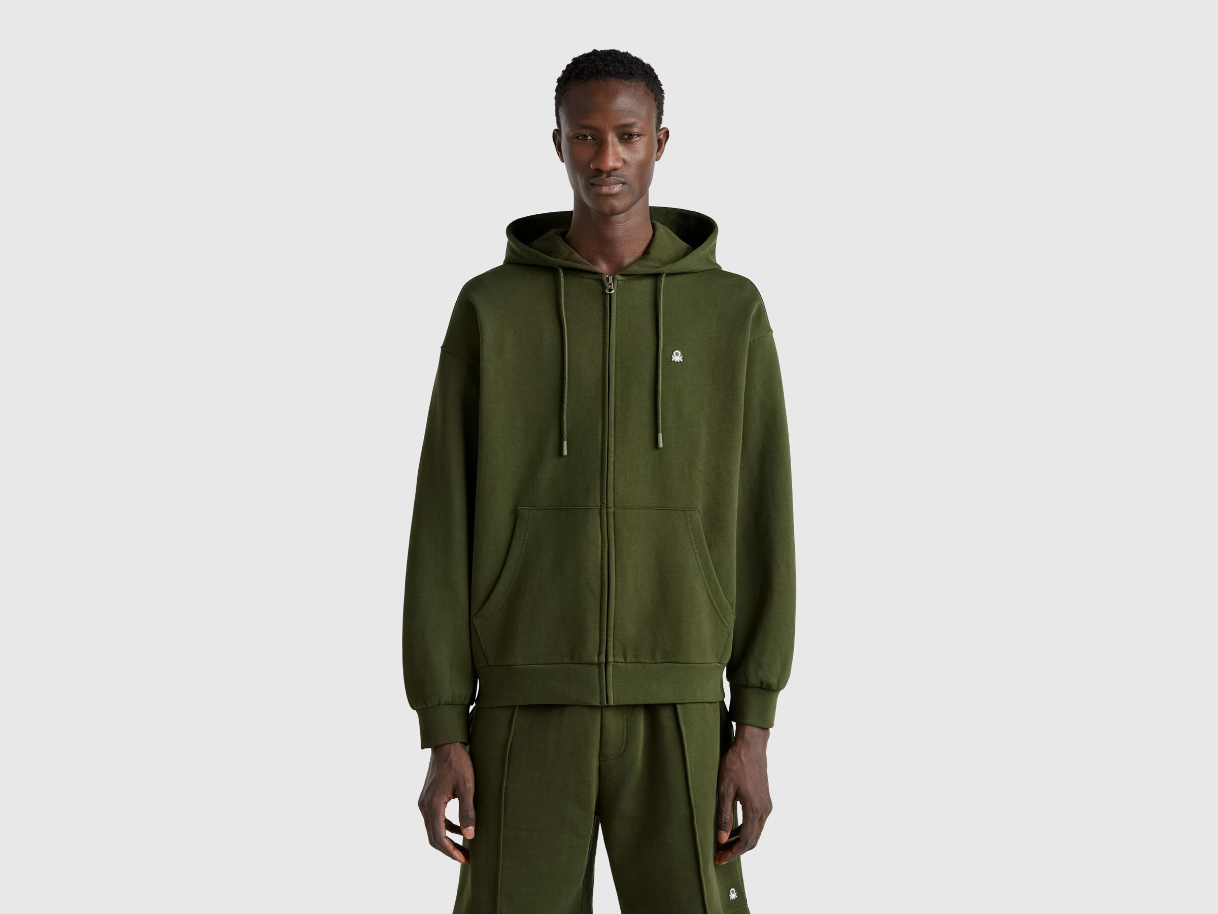 Sweat-shirt en coton avec zip et capuche Sweat-shirt en coton avec zip et capuche