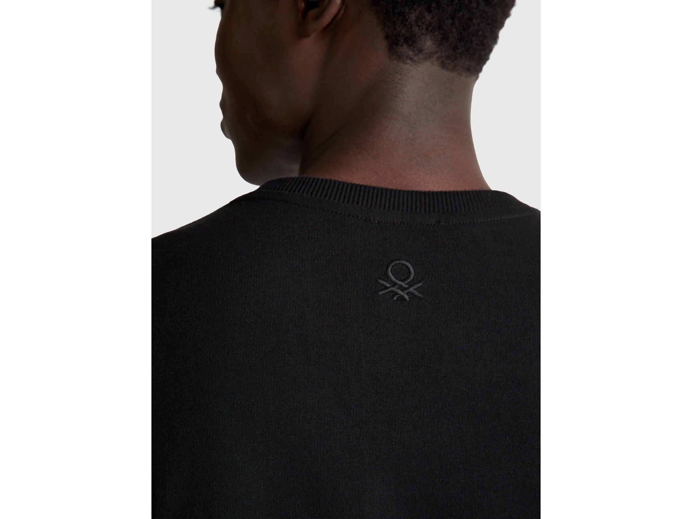 T-shirt noir en coton bio à petite poche – Image 4